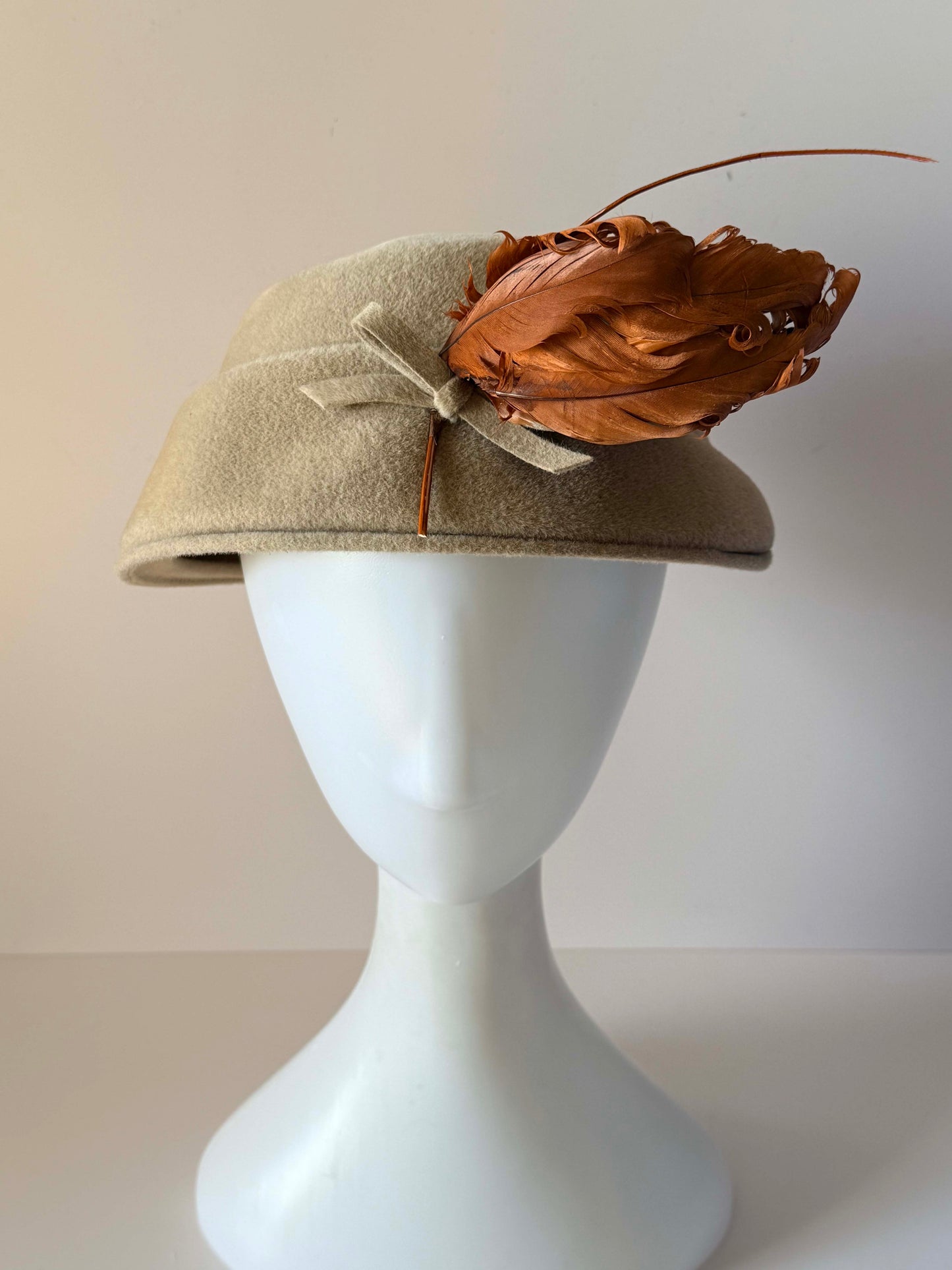 Vintage 1950s Evelyn Varon Hat Beige Felt Copper Feather Trim Czech Hat Body Mid Century Womens Hat