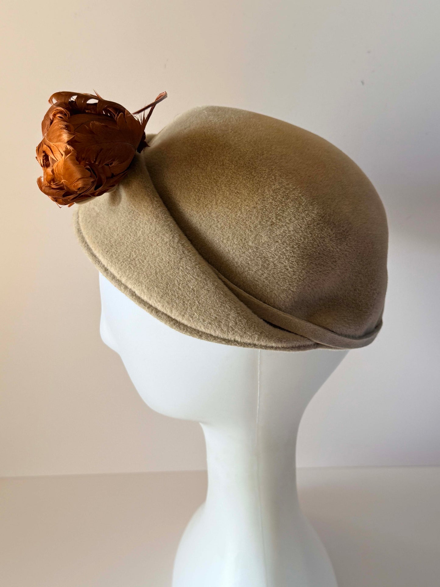 Vintage 1950s Evelyn Varon Hat Beige Felt Copper Feather Trim Czech Hat Body Mid Century Womens Hat