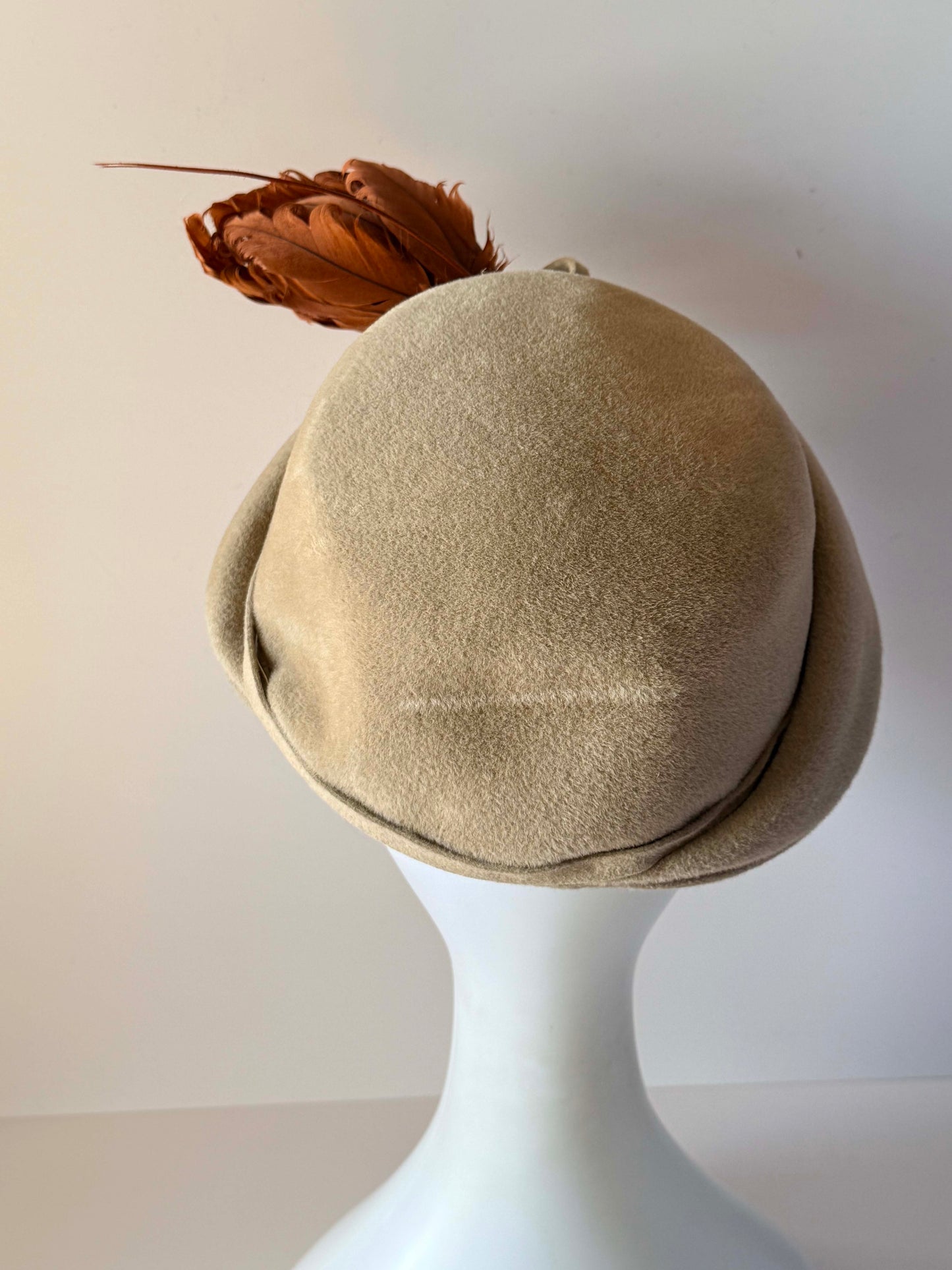 Vintage 1950s Evelyn Varon Hat Beige Felt Copper Feather Trim Czech Hat Body Mid Century Womens Hat