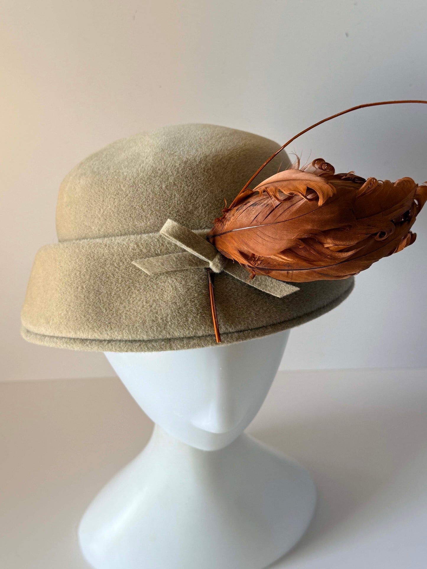 Vintage 1950s Evelyn Varon Hat Beige Felt Copper Feather Trim Czech Hat Body Mid Century Womens Hat