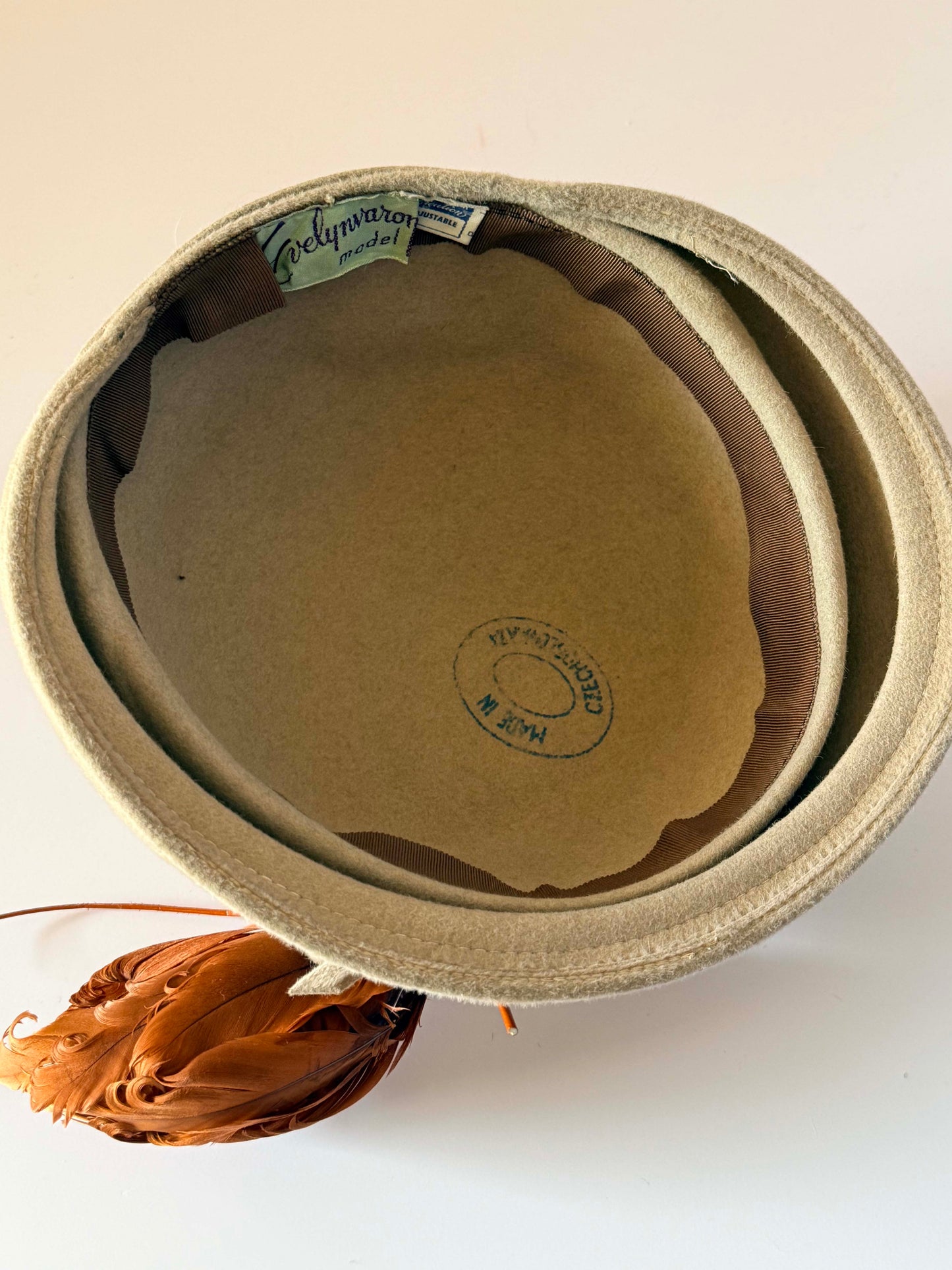 Vintage 1950s Evelyn Varon Hat Beige Felt Copper Feather Trim Czech Hat Body Mid Century Womens Hat