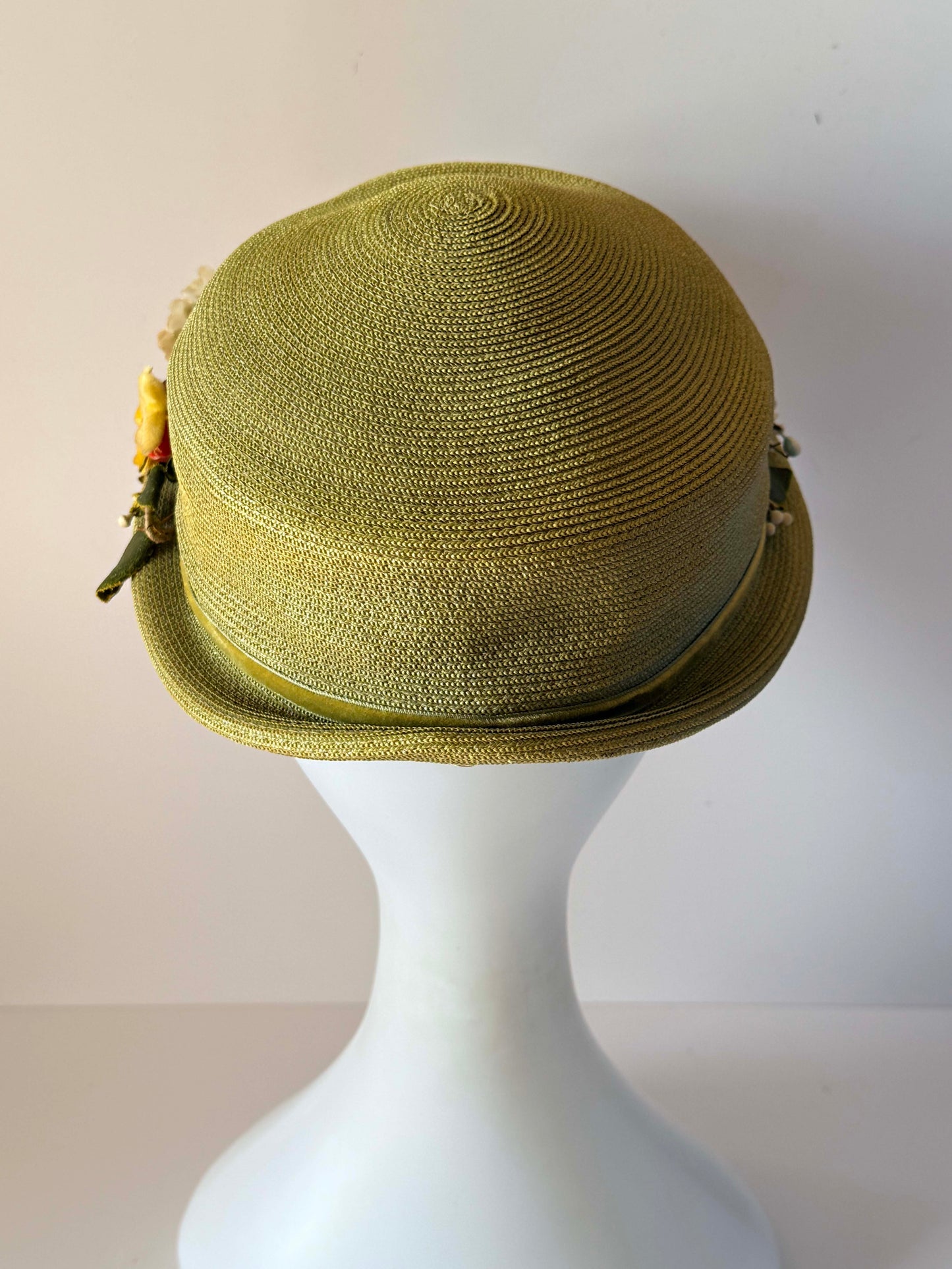 Vintage 1950s Magee’s Lincoln Green Straw Cloche Hat Floral Berry Trim Velvet Bows Womens Hat