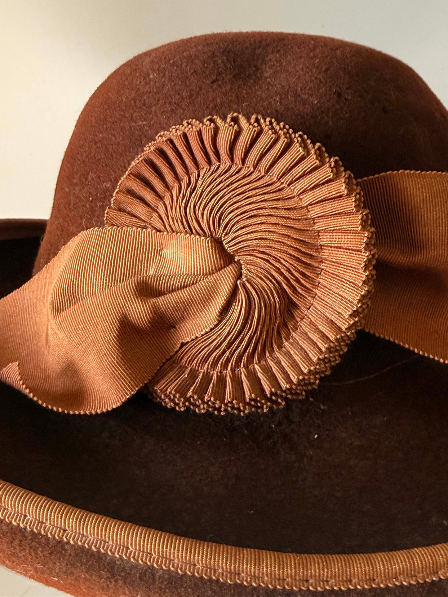 Vintage 1940s Brown Wool Felt Hat | Grosgrain Rosette Bow Brimmed Tilt Hat | 1940s Womens Millinery
