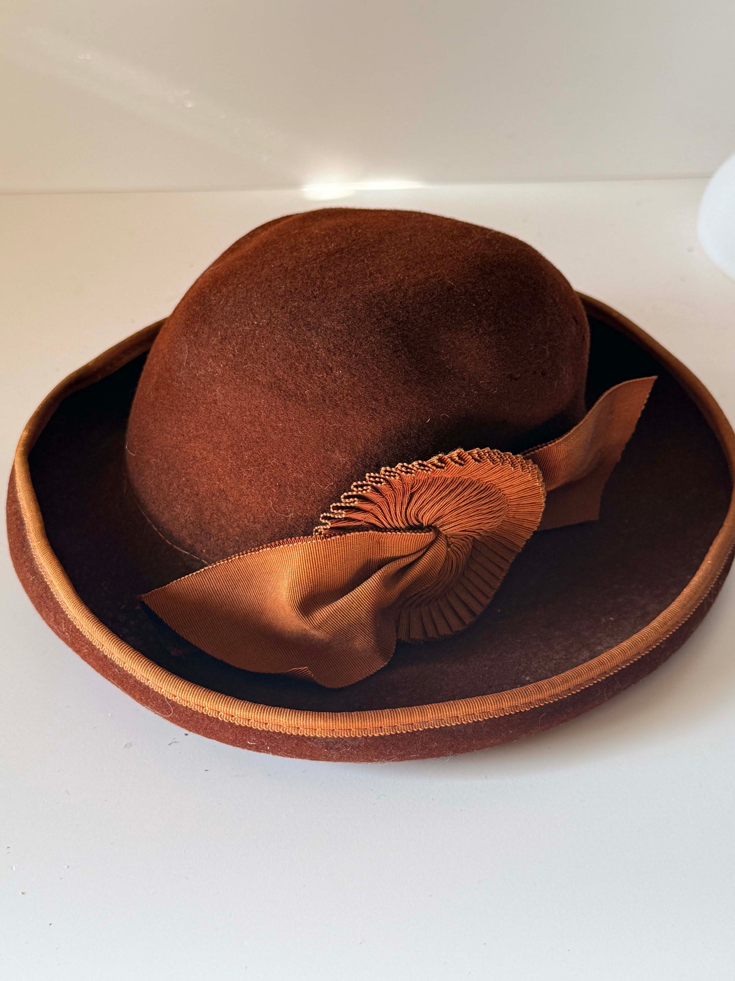 Vintage 1940s Brown Wool Felt Hat | Grosgrain Rosette Bow Brimmed Tilt Hat | 1940s Womens Millinery