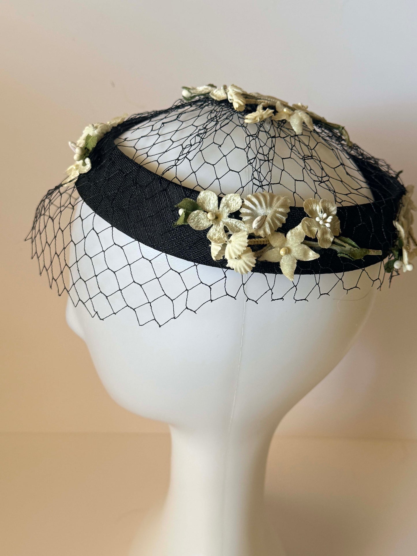 1950s Black and Ivory Floral Veiled Halo Hat |Vintage Cocktail Hat Wedding Mourning Garden Party