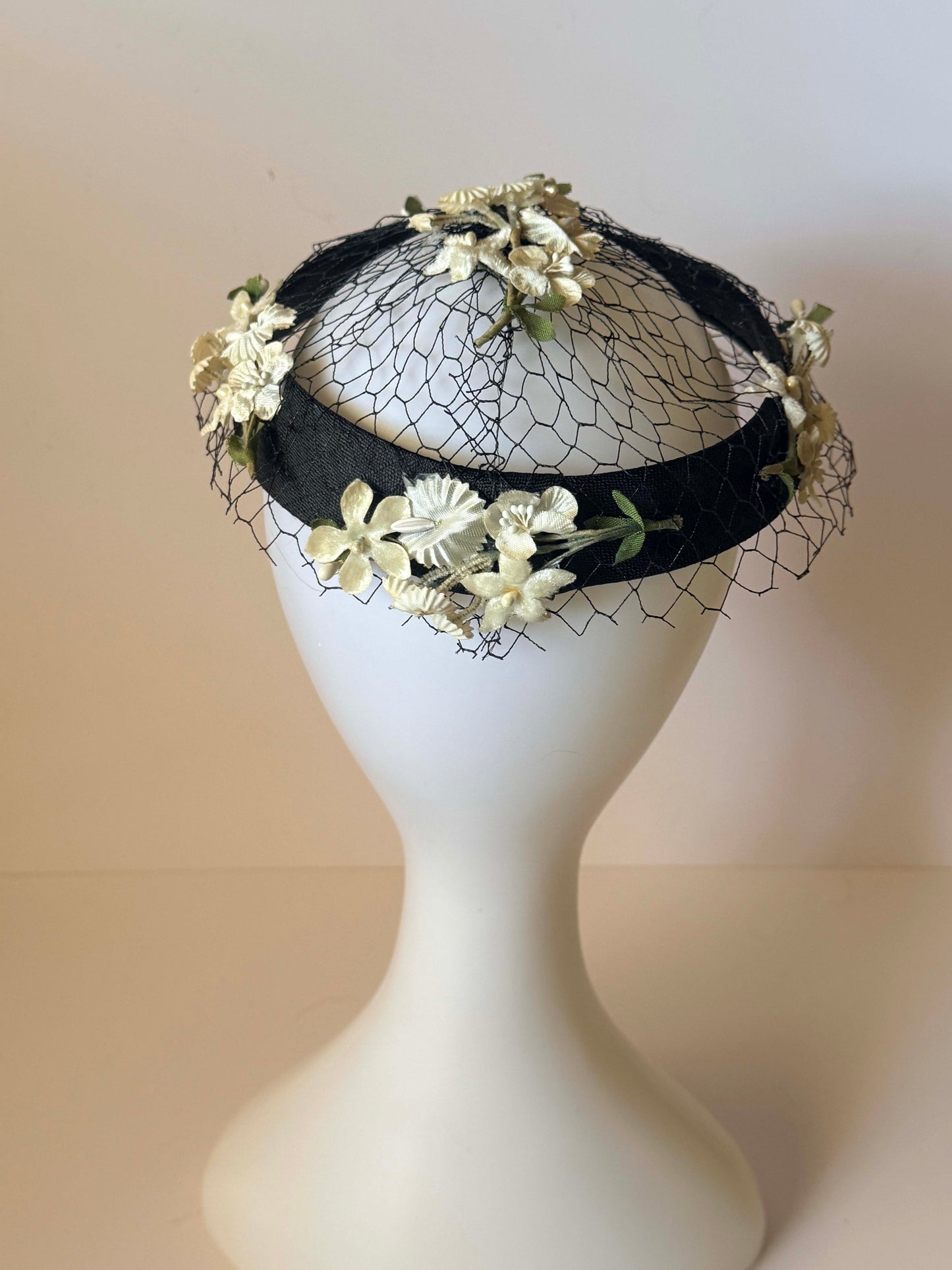 1950s Black and Ivory Floral Veiled Halo Hat |Vintage Cocktail Hat Wedding Mourning Garden Party