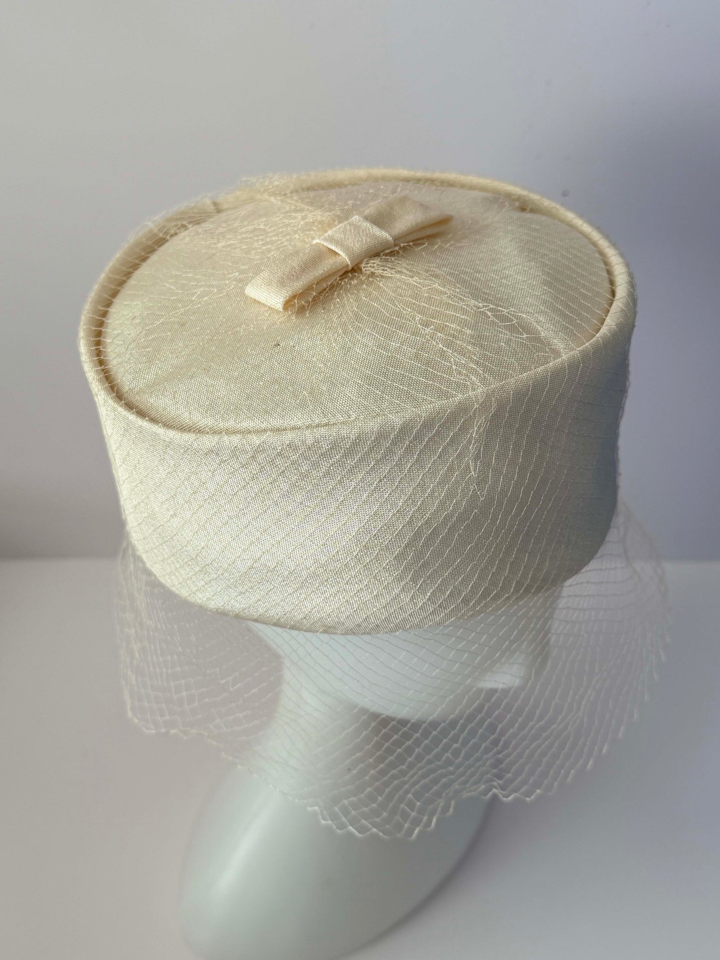 1960s Vintage Ivory Pillbox Hat | Satin Bow Veil Bridal Hat | Mid Century Wedding Cocktail Hat