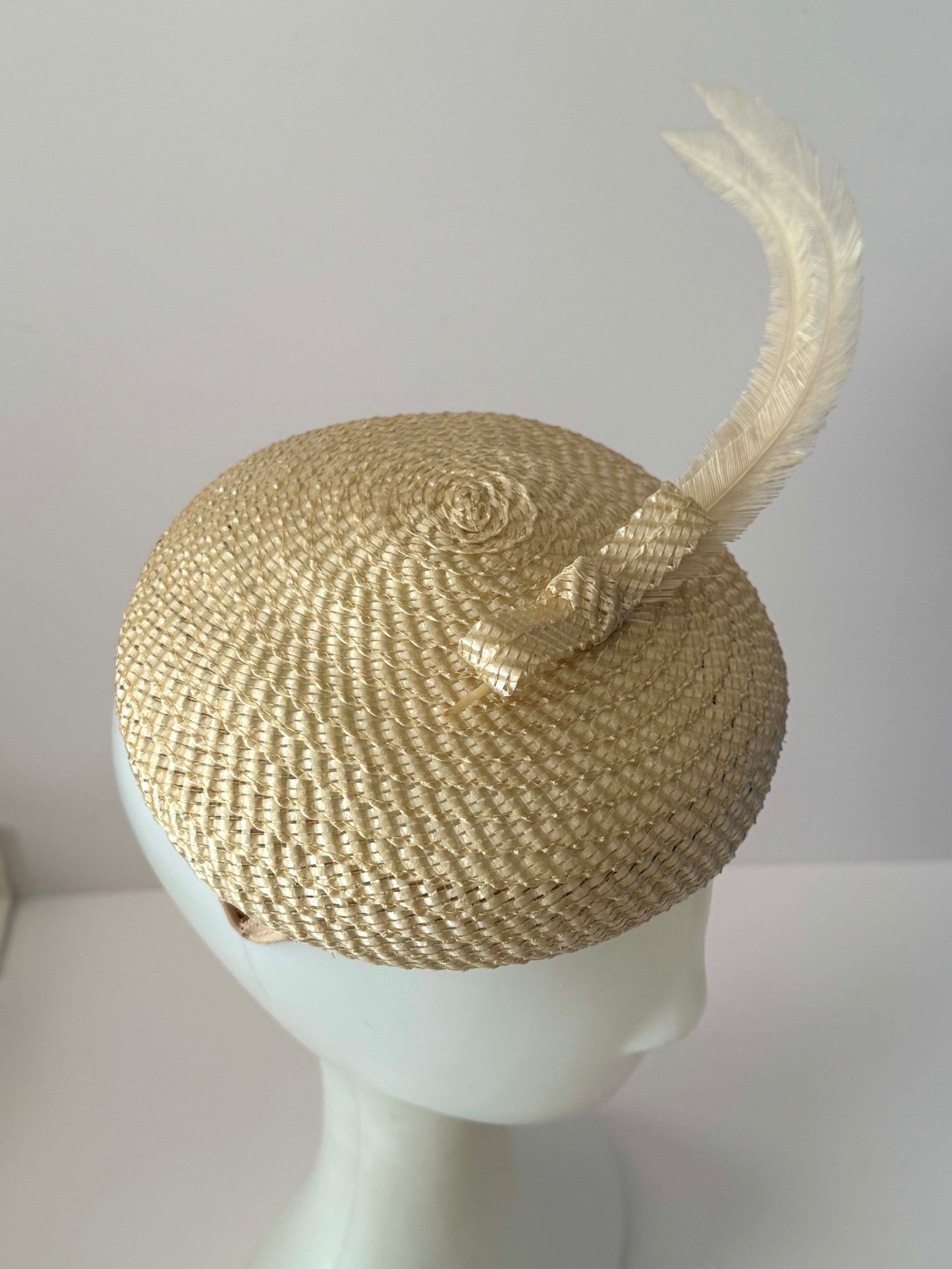 1950s Clover Lane Vintage Ivory Straw Hat with Feather | Mid Century Tilt Cocktail Hat | Vintage Bridal Hat