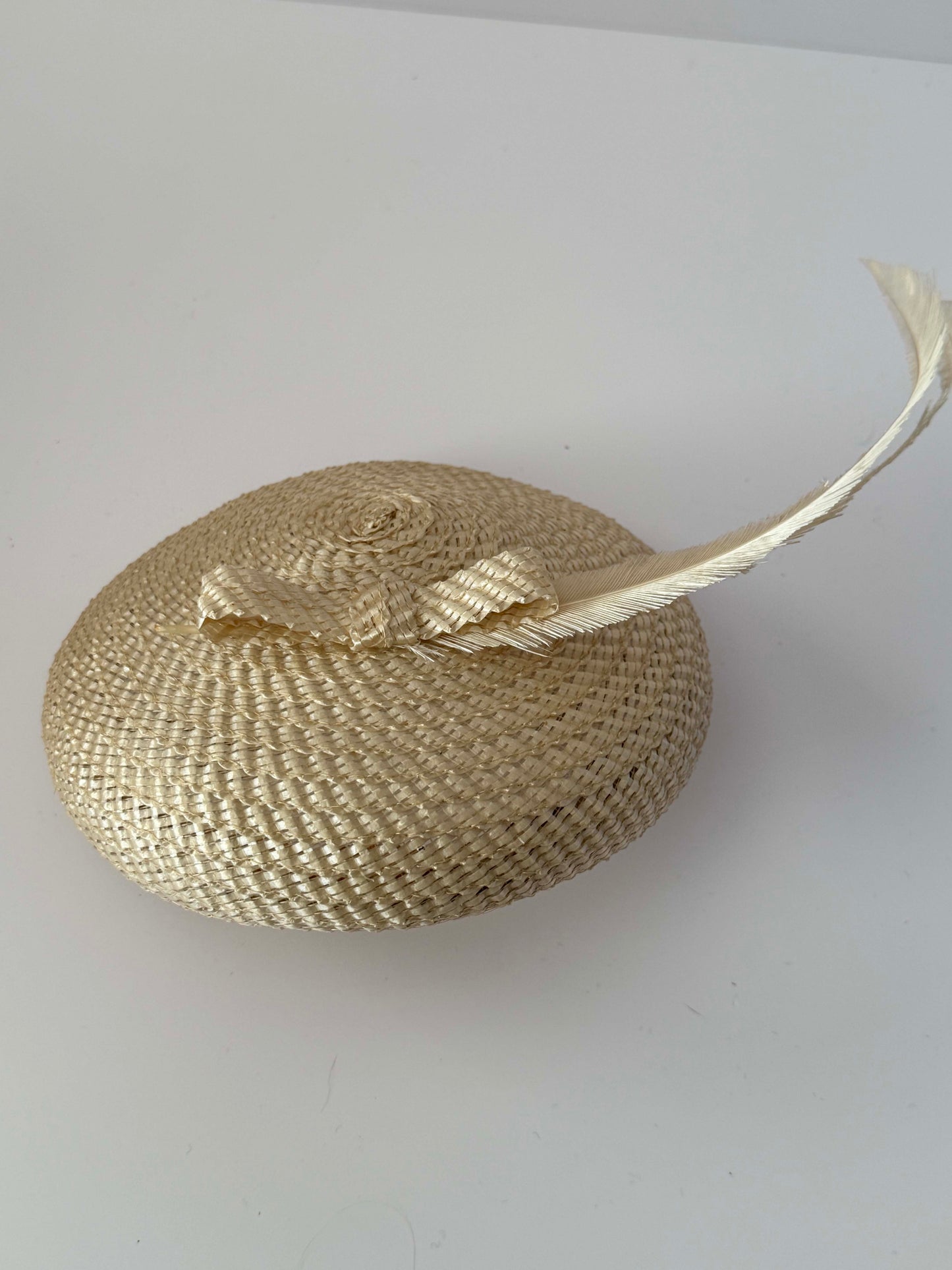 1950s Clover Lane Vintage Ivory Straw Hat with Feather | Mid Century Tilt Cocktail Hat | Vintage Bridal Hat