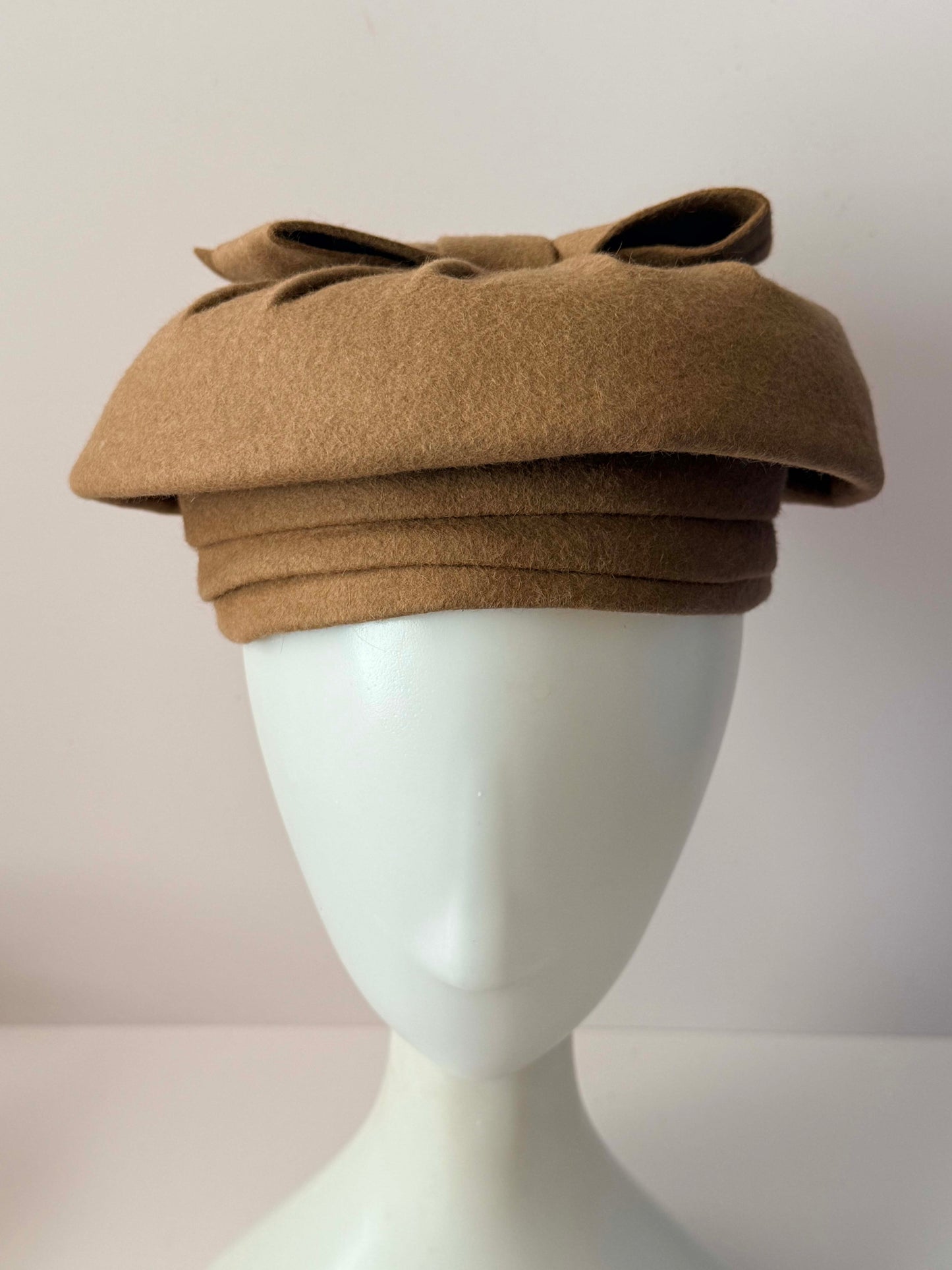 Vintage Sally Victor Hat Camel Wool Felt Bow I Magnin 1950s Designer Women's Ha