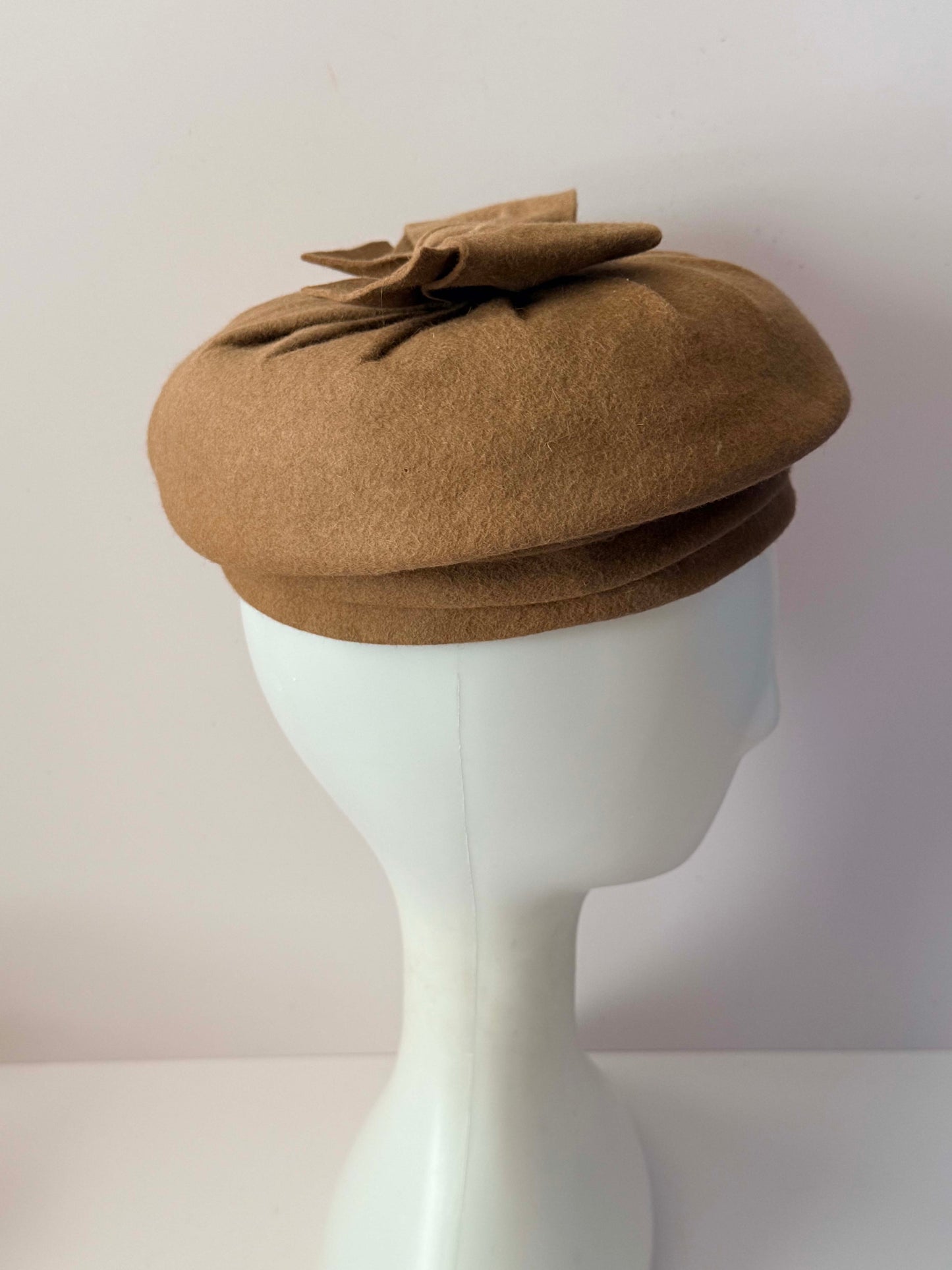 Vintage Sally Victor Hat Camel Wool Felt Bow I Magnin 1950s Designer Women's Ha