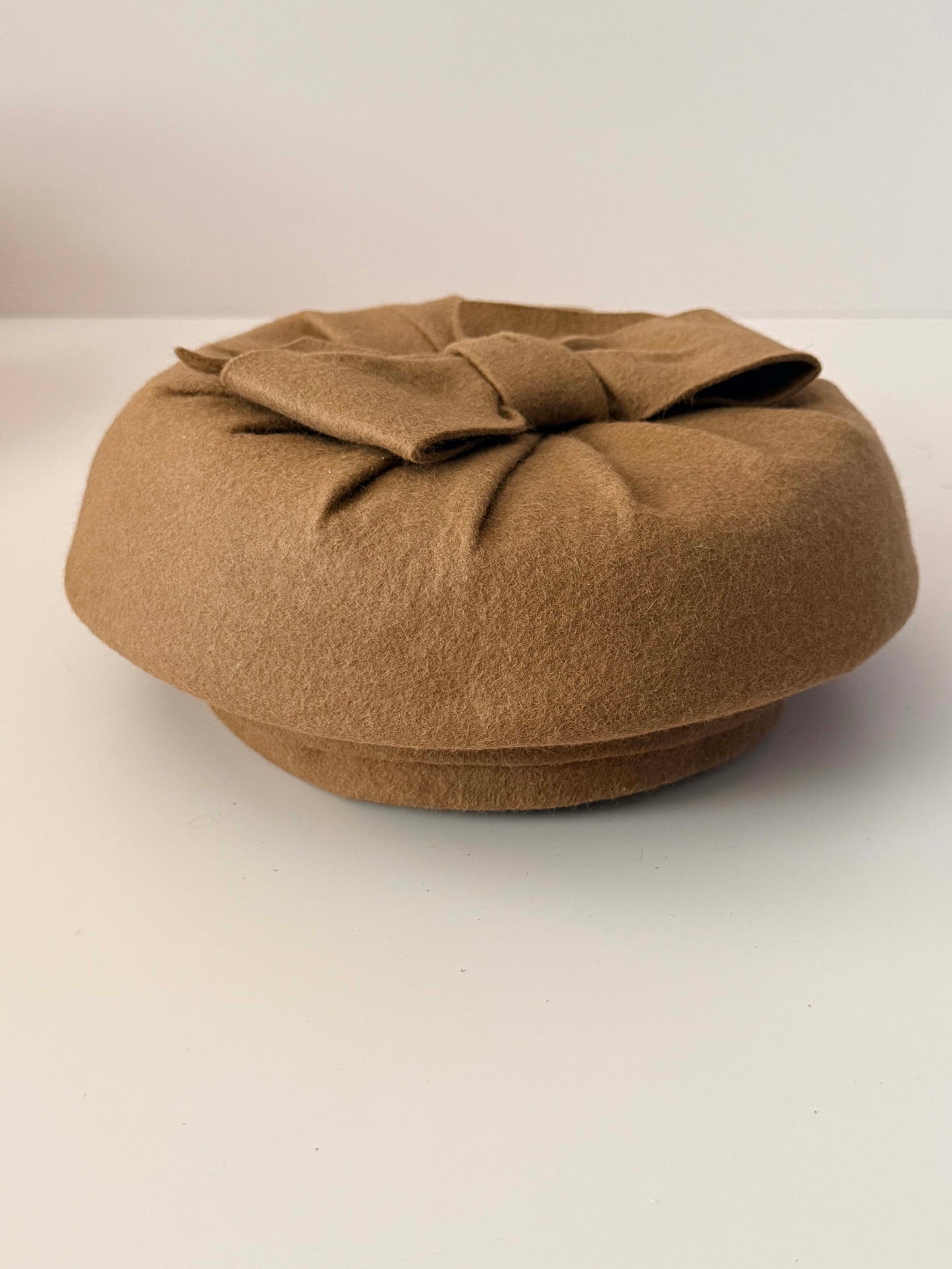 Vintage Sally Victor Hat Camel Wool Felt Bow I Magnin 1950s Designer Women's Ha
