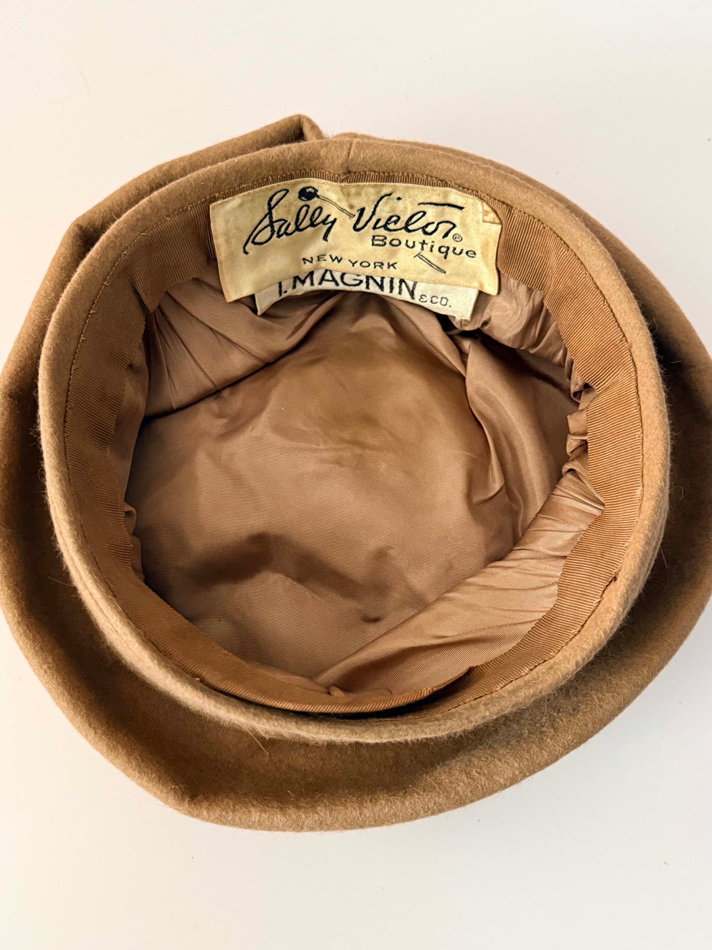 Vintage Sally Victor Hat Camel Wool Felt Bow I Magnin 1950s Designer Women's Ha