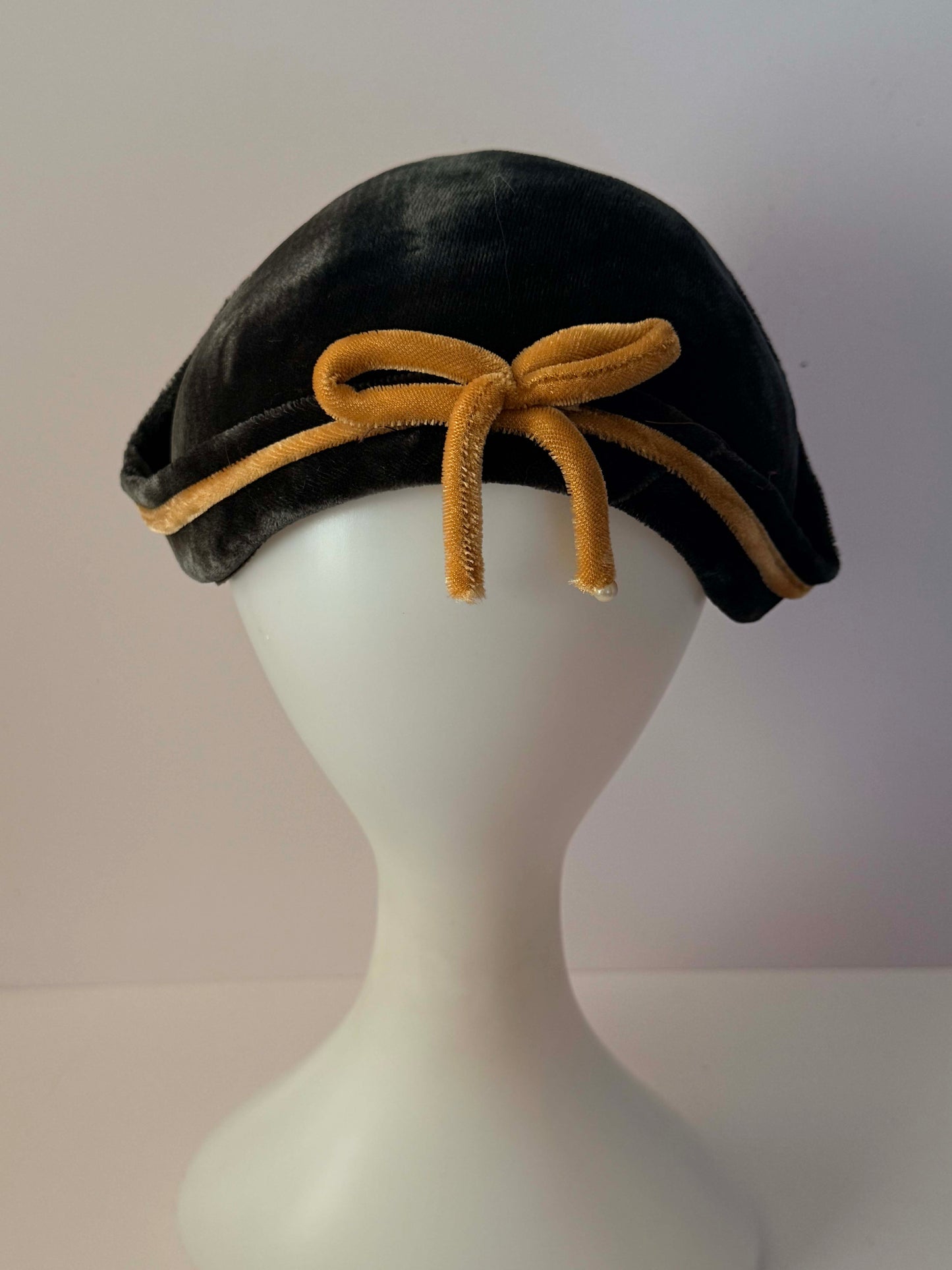 Vintage 1940s Black Velvet Half Hat Screenland Fashions Margaret O’Brien Gold Trim Pearl Vintage Hat