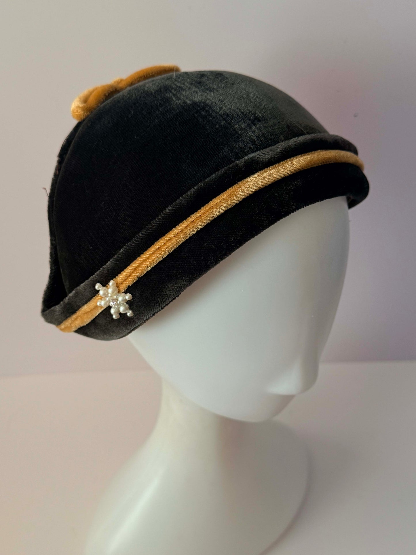 Vintage 1940s Black Velvet Half Hat Screenland Fashions Margaret O’Brien Gold Trim Pearl Vintage Hat