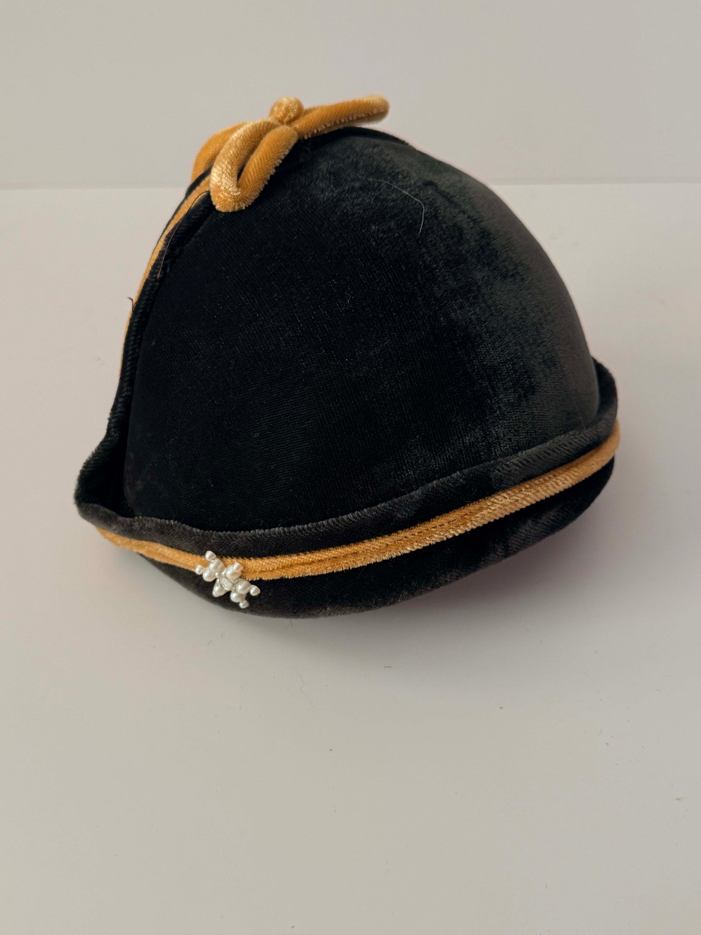 Vintage 1940s Black Velvet Half Hat Screenland Fashions Margaret O’Brien Gold Trim Pearl Vintage Hat