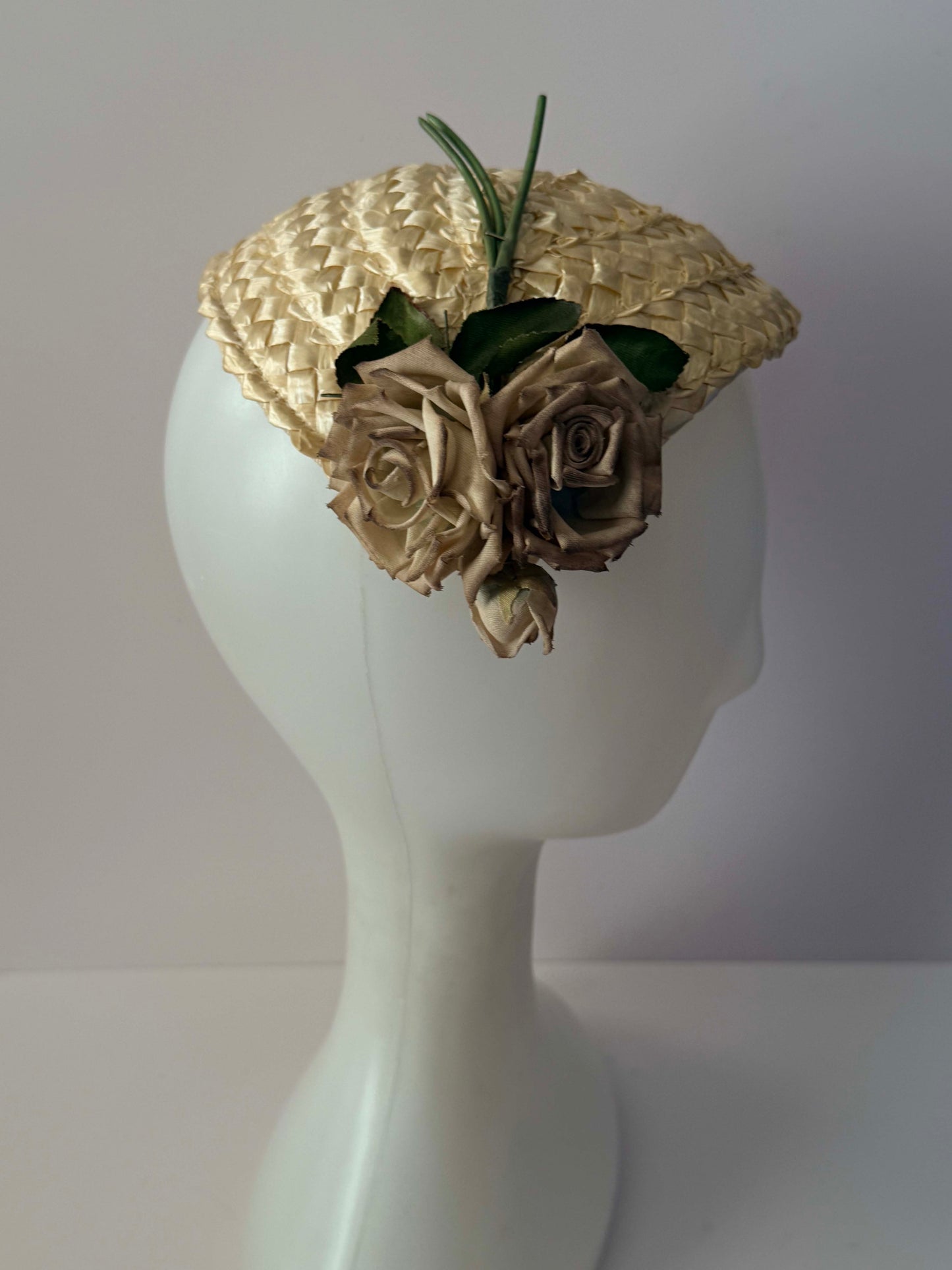 Vintage 1950s Ivory Straw Half Hat Fabric Roses Floral Bridal Wedding Cocktail Hat