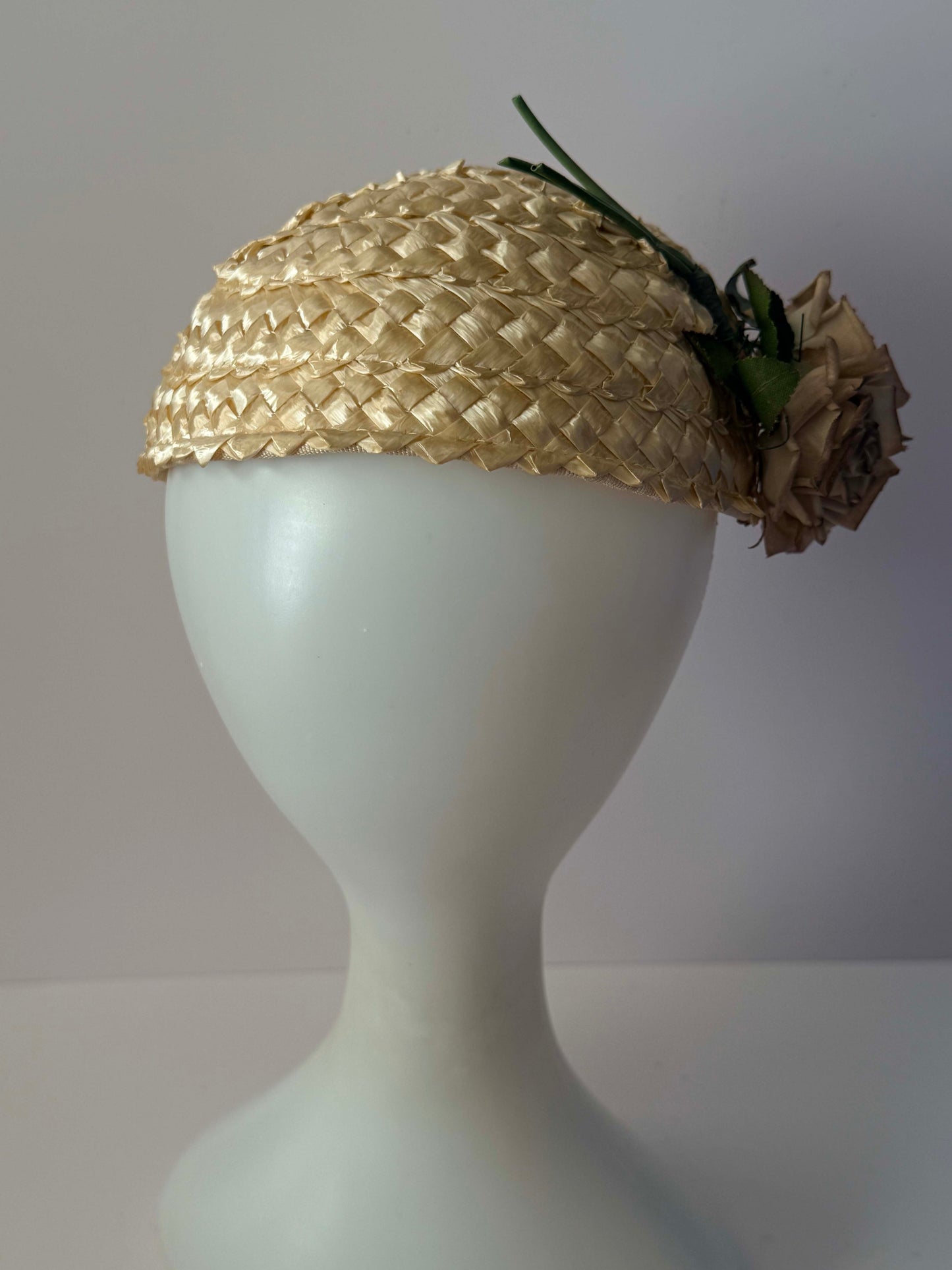 Vintage 1950s Ivory Straw Half Hat Fabric Roses Floral Bridal Wedding Cocktail Hat