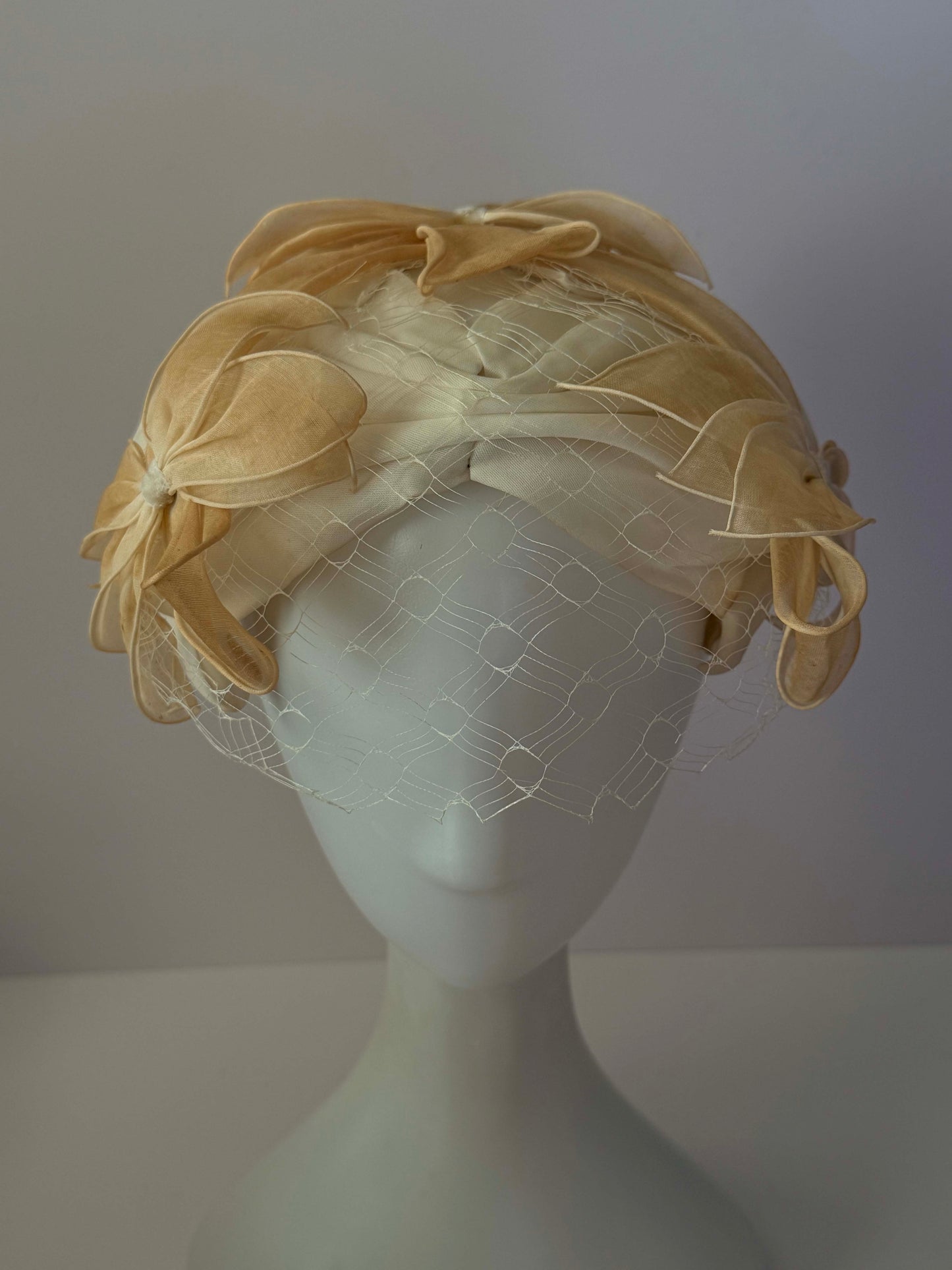 Vintage 1950s Ivory Veiled Hat Sculptural Organdy Bows Bridal Wedding Cocktail Half Hat