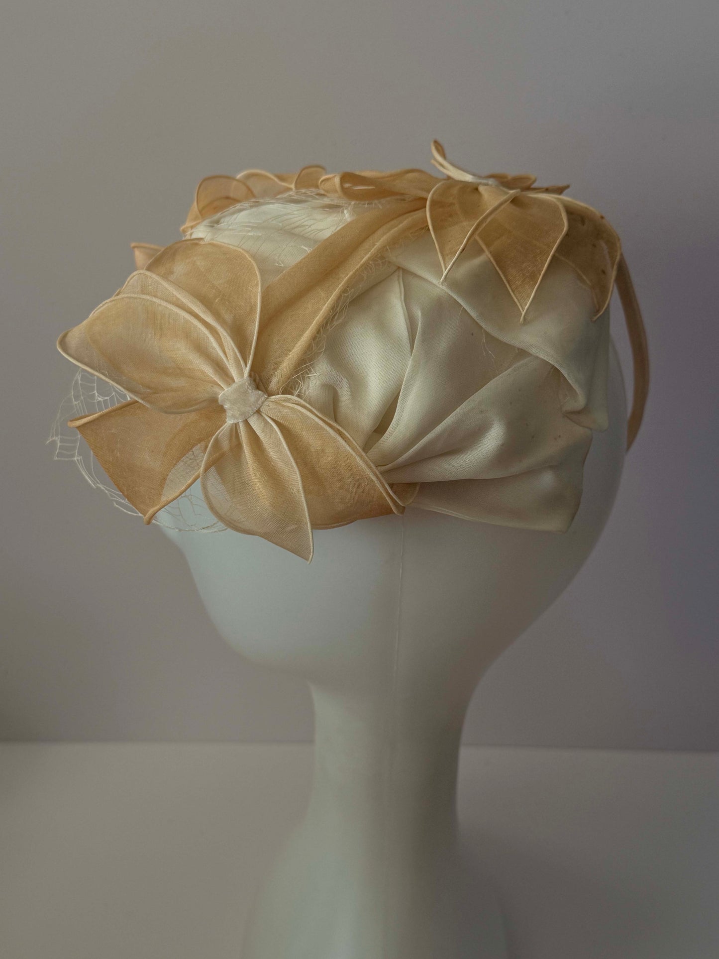 Vintage 1950s Ivory Veiled Hat Sculptural Organdy Bows Bridal Wedding Cocktail Half Hat