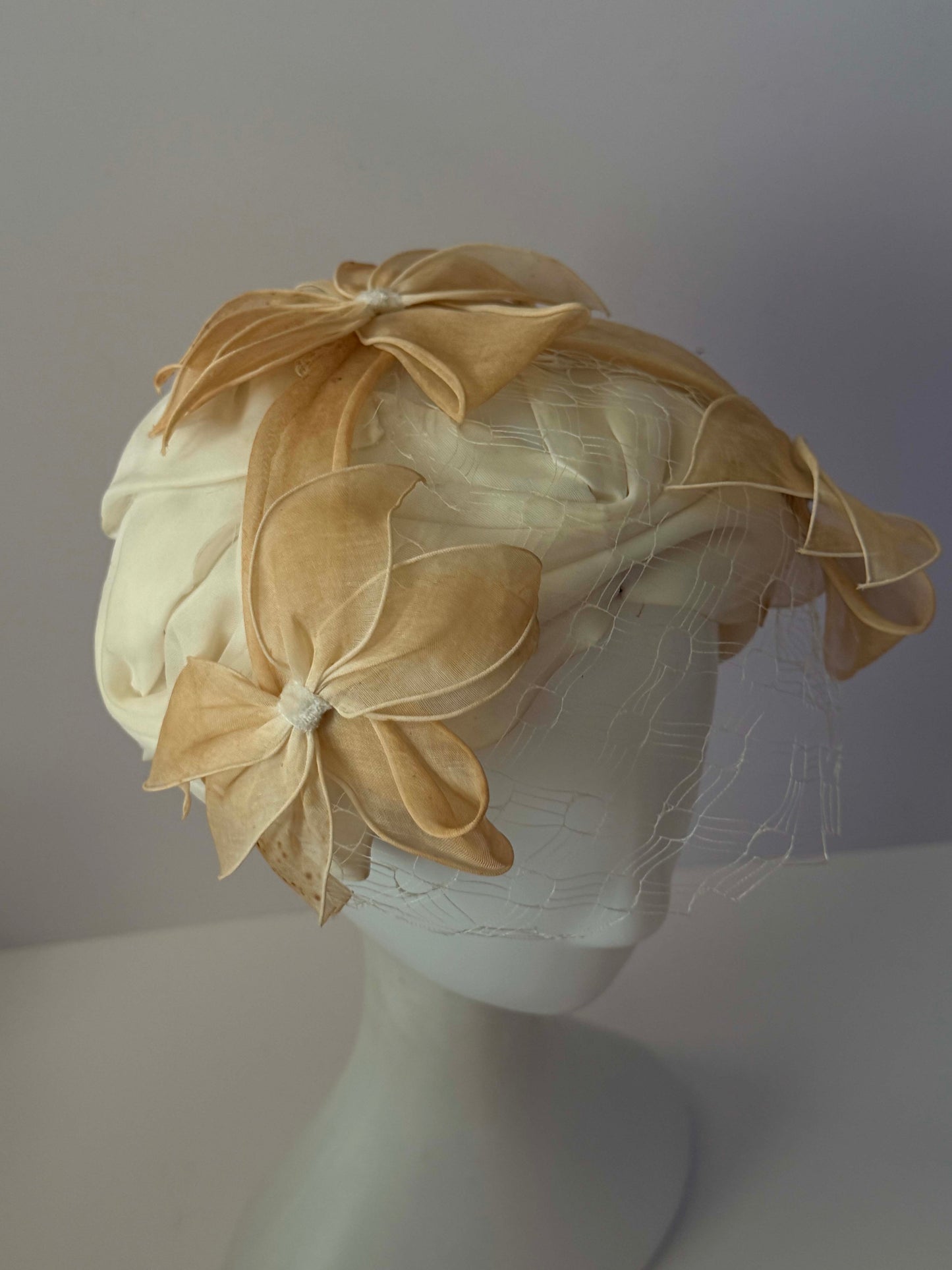 Vintage 1950s Ivory Veiled Hat Sculptural Organdy Bows Bridal Wedding Cocktail Half Hat