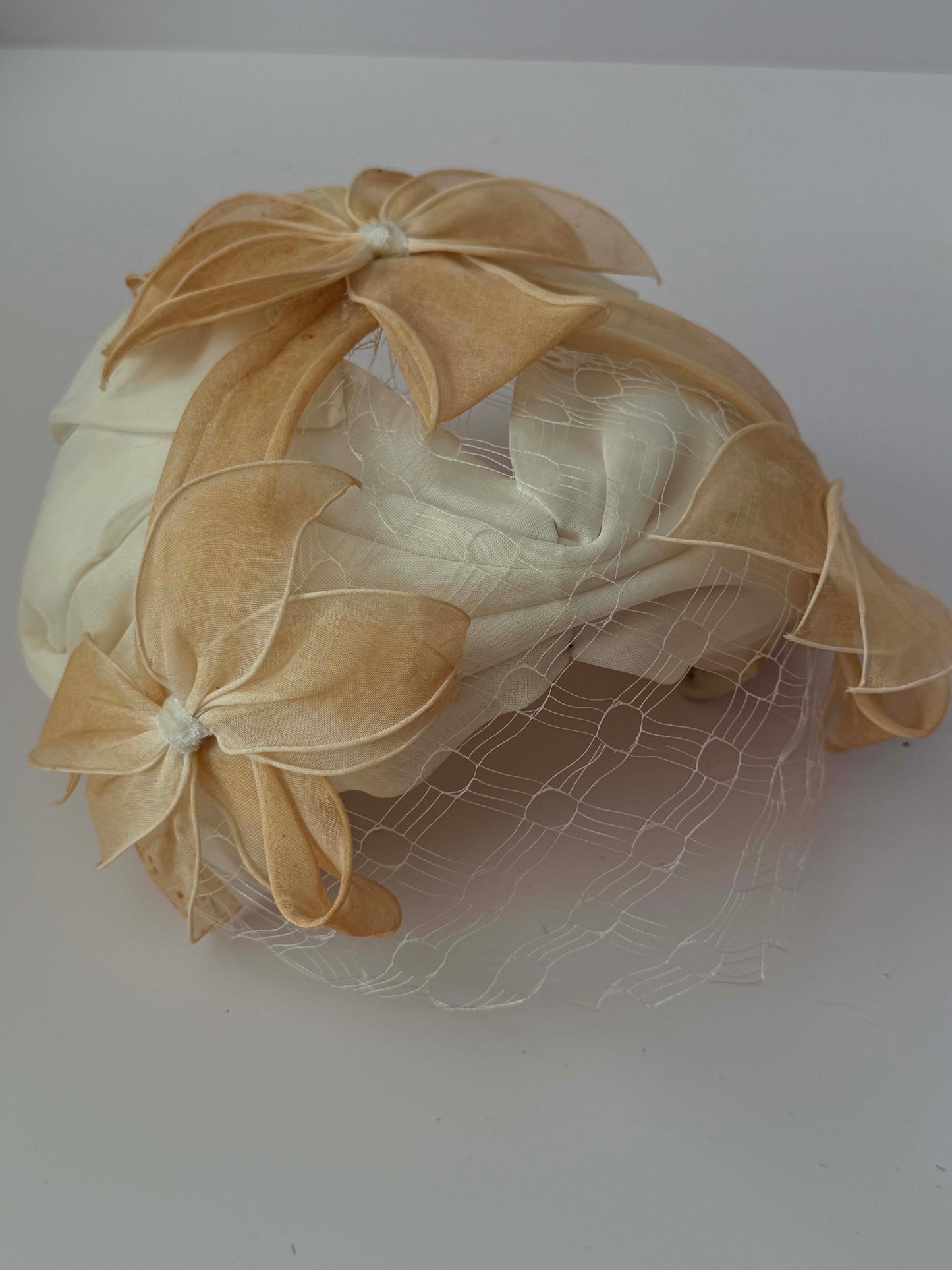 Vintage 1950s Ivory Veiled Hat Sculptural Organdy Bows Bridal Wedding Cocktail Half Hat