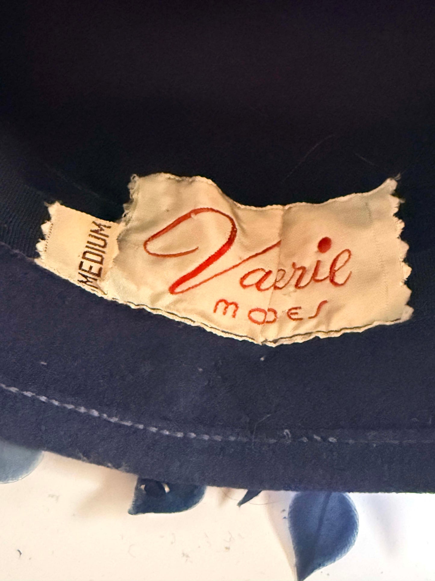 Vintage 1960s Navy Wool Cloche Hat Avril Modes Leaf Trim Mod Hat Sculpted Brim Elegant Fall Hat