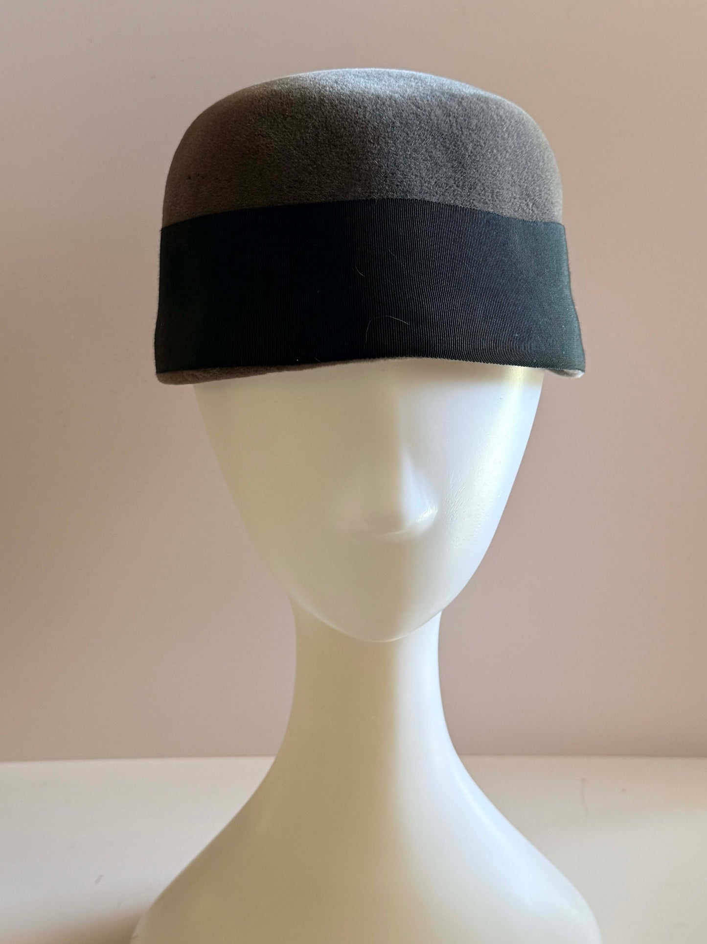 Vintage 1950s Betmar Gray Felt Pillbox Hat Black Grosgrain Band Classic Mid Century Cocktail Hat Minimalist Millinery