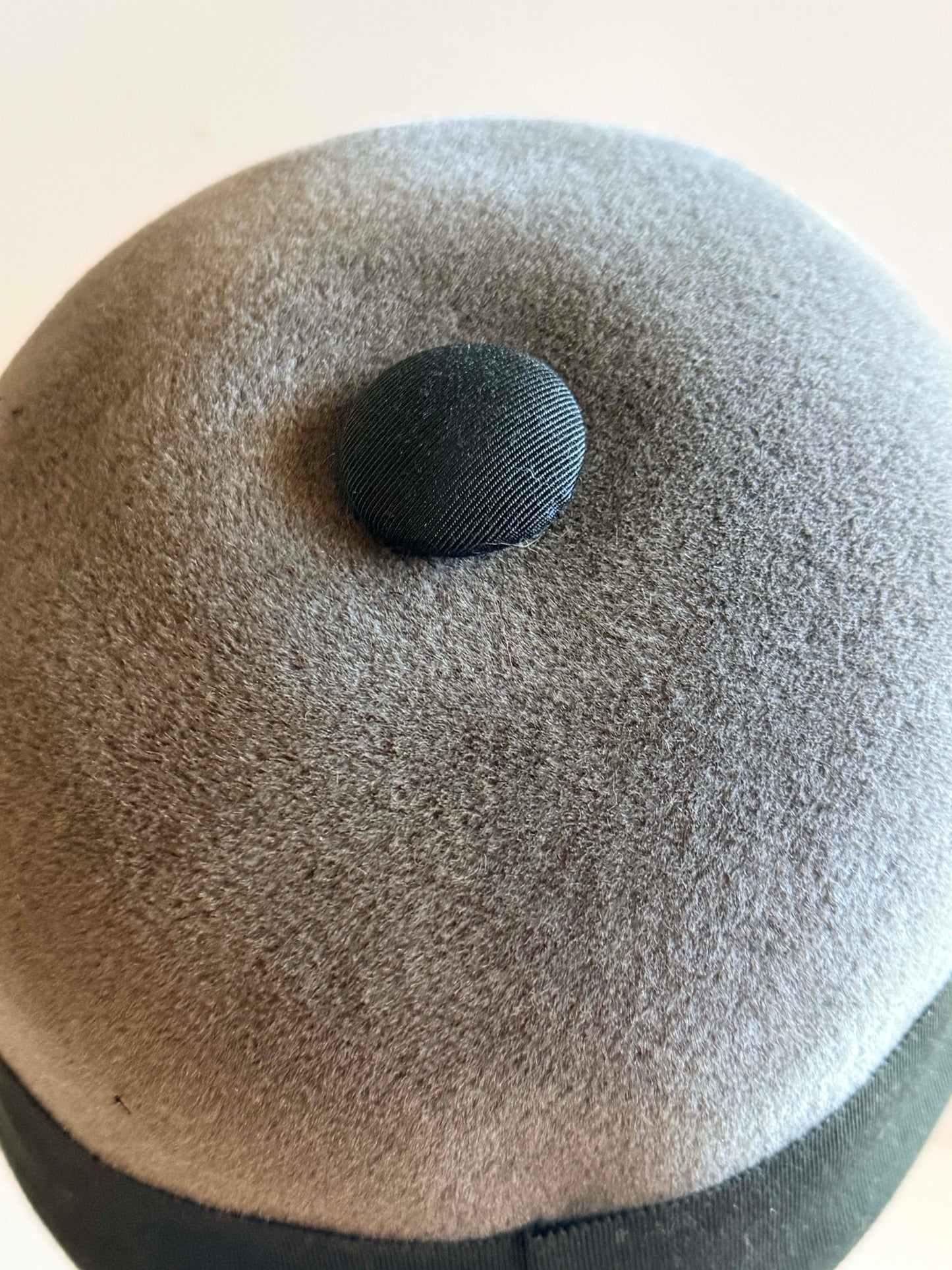 Vintage 1950s Betmar Gray Felt Pillbox Hat Black Grosgrain Band Classic Mid Century Cocktail Hat Minimalist Millinery