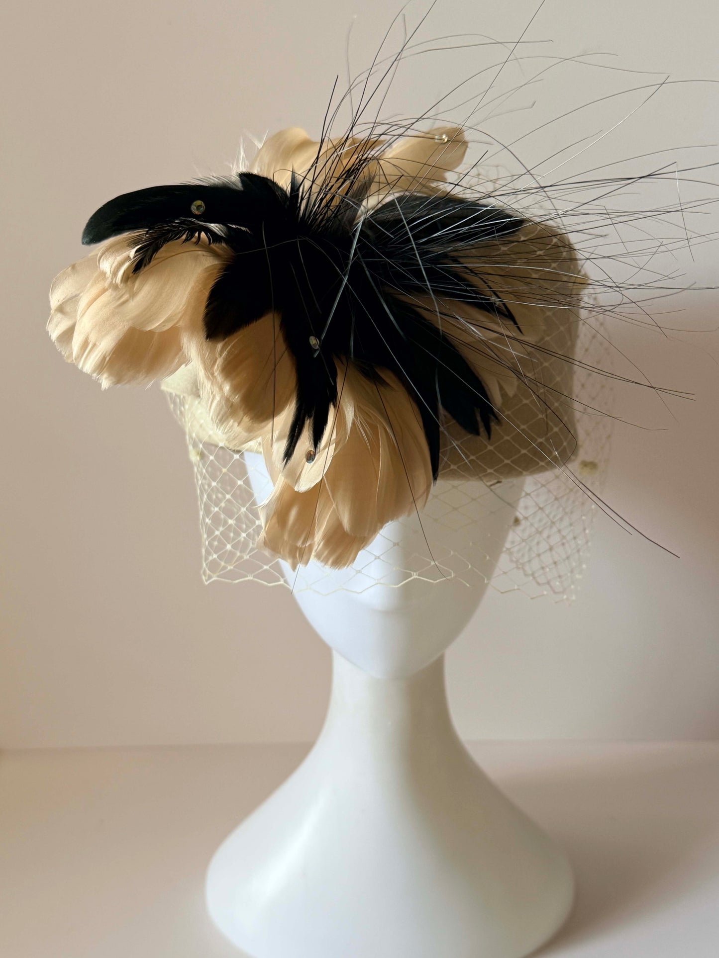 Vintage 1950s Leslie Guild Hat Ivory Felt Black Feather Bird Veil New York St Louis Mid Century Millinery