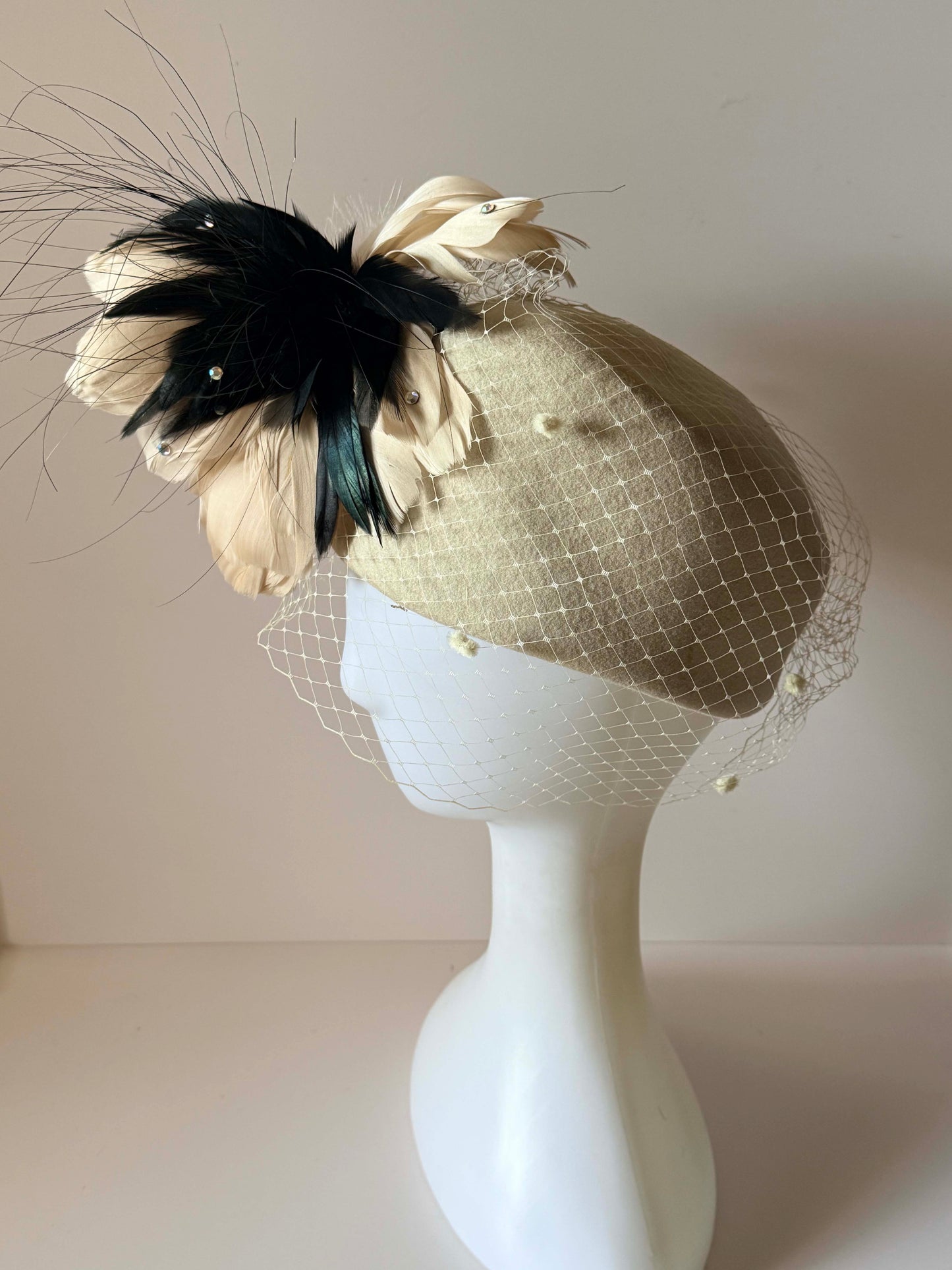 Vintage 1950s Leslie Guild Hat Ivory Felt Black Feather Bird Veil New York St Louis Mid Century Millinery