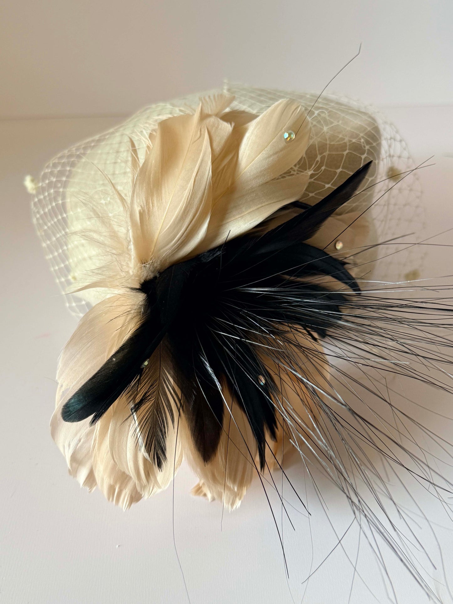 Vintage 1950s Leslie Guild Hat Ivory Felt Black Feather Bird Veil New York St Louis Mid Century Millinery