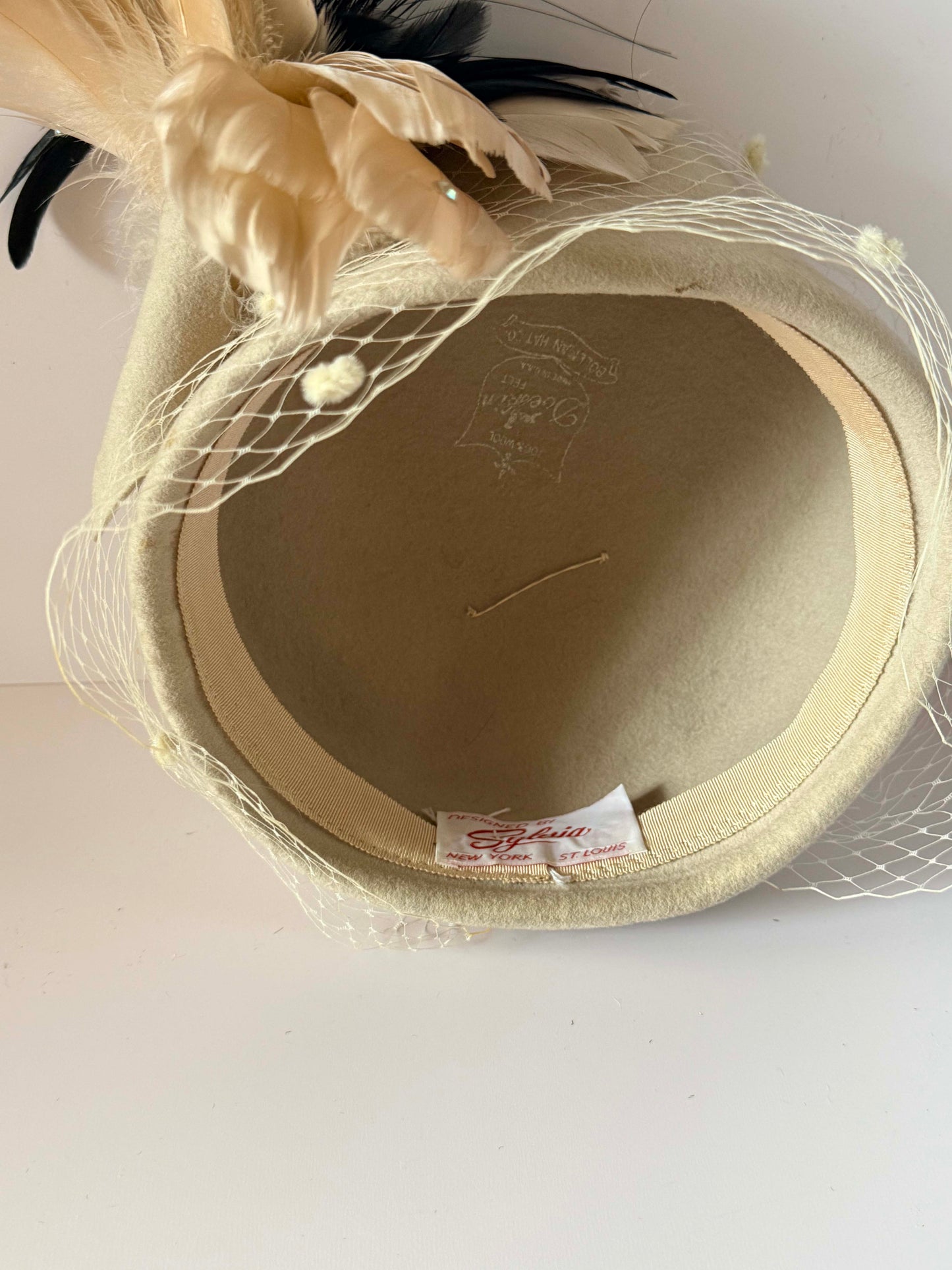 Vintage 1950s Leslie Guild Hat Ivory Felt Black Feather Bird Veil New York St Louis Mid Century Millinery