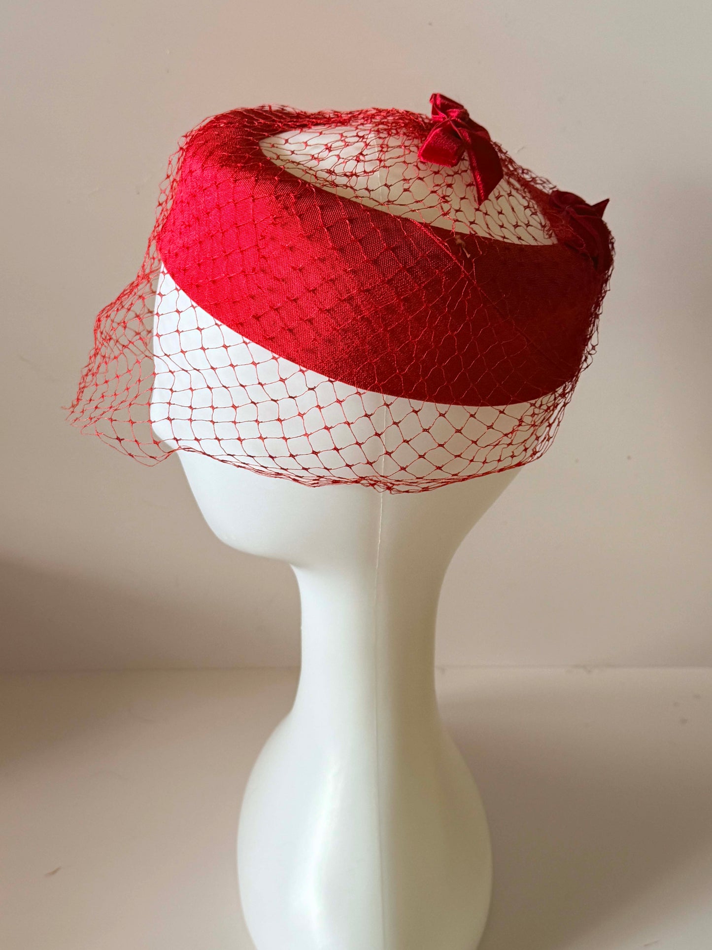 Vintage 1950s Red Halo Hat Veil Satin Bow Fascinator Hat Romantic Cocktail Bridal Headpiece