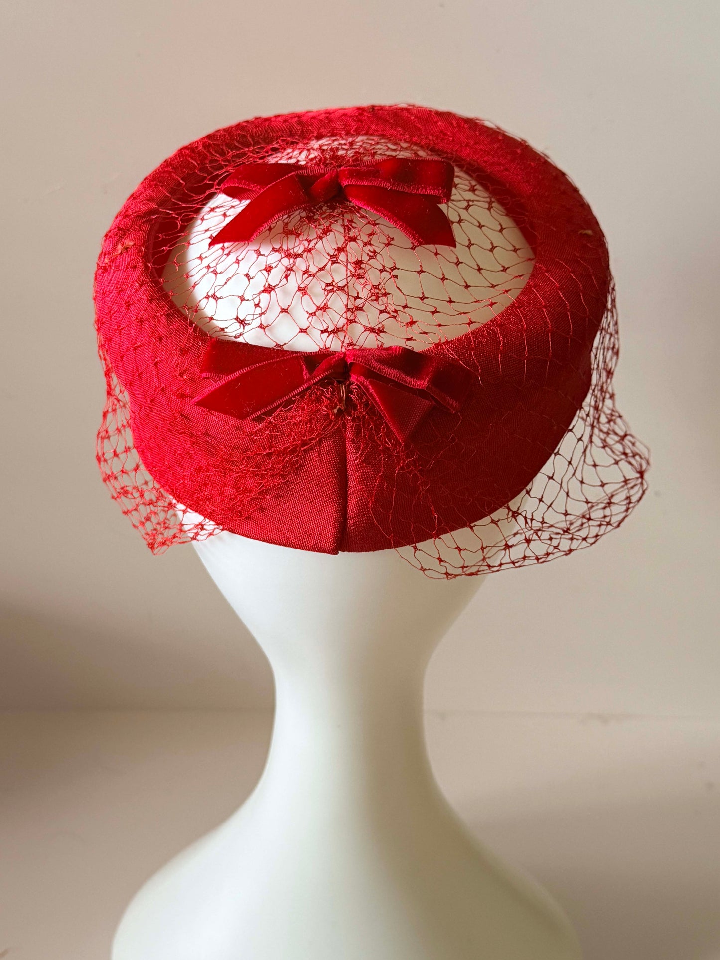 Vintage 1950s Red Halo Hat Veil Satin Bow Fascinator Hat Romantic Cocktail Bridal Headpiece