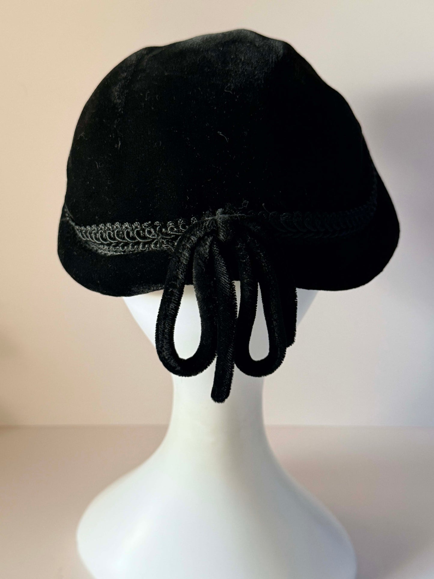 Vintage 1950s Black Velvet Cloche Hat Soutache Braid Trim Sculptural Bow Women's Mid Century Formal Millinery
