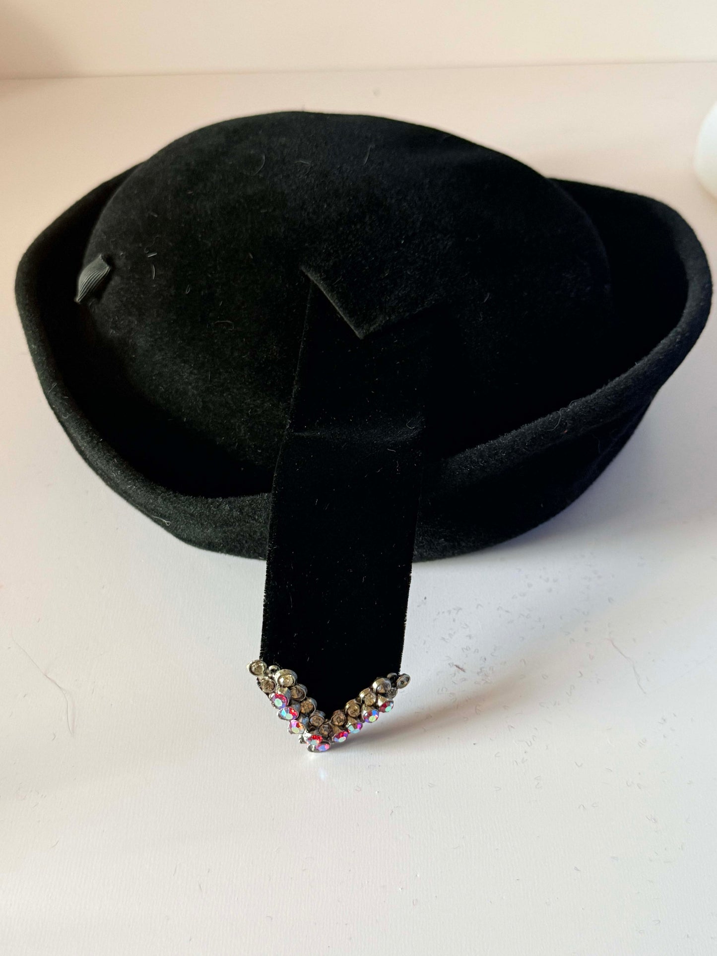 Vintage 1950s Leslie James Black French Velour Felt Hat Rhinestone Buckle Sculptural Brim Crescent Spokane Millinery