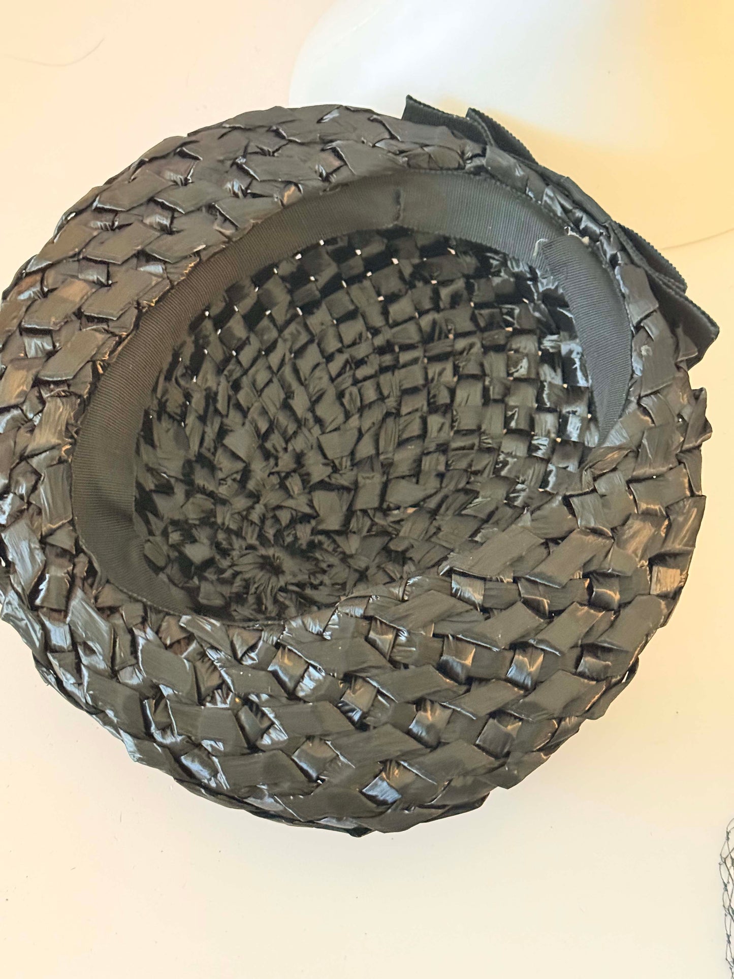 1950s Black Woven Straw Tilt Hat – Sculptural Mid-Century Cocktail Hat – Classic Minimalist Millinery