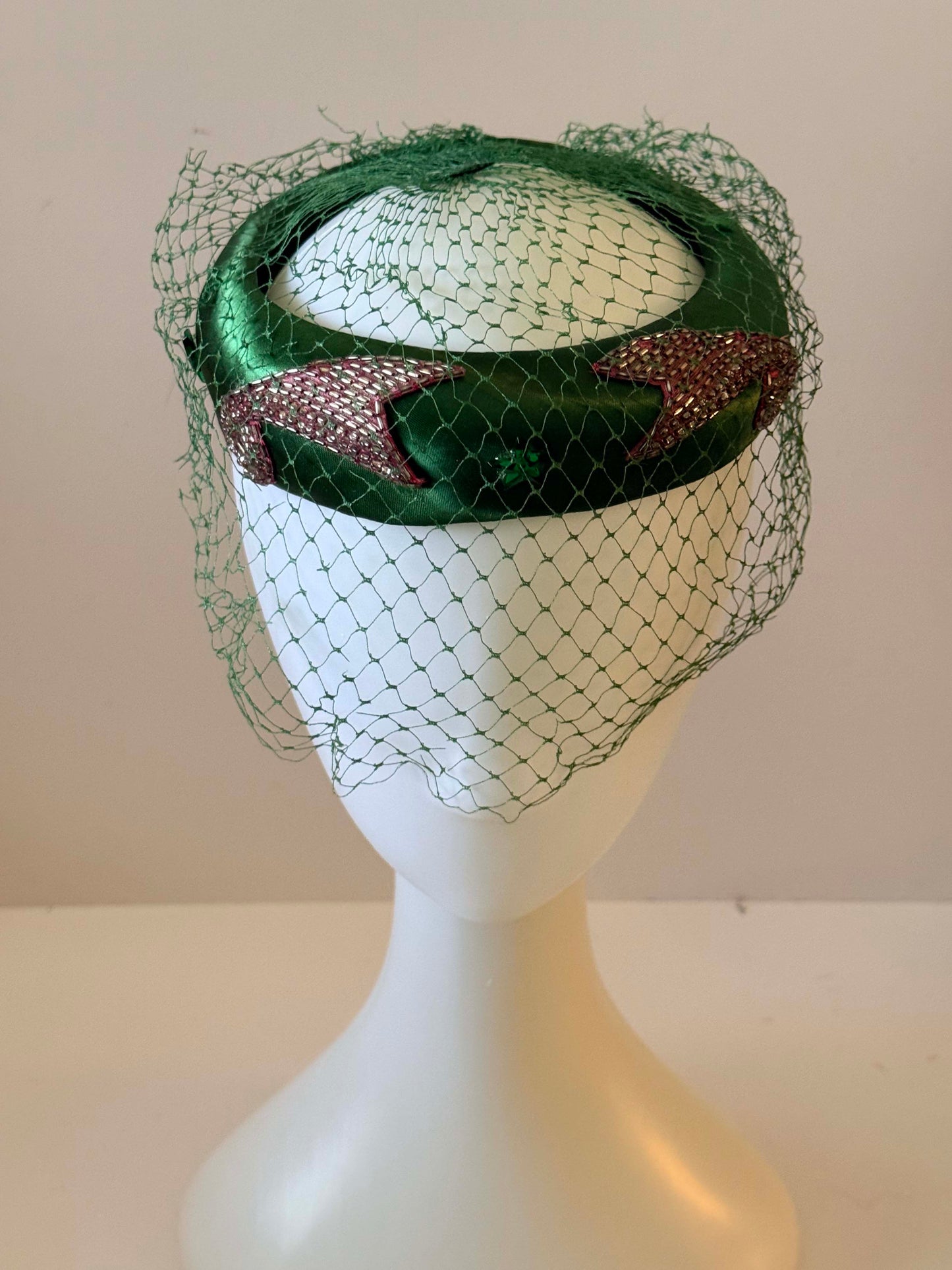 1950s Emerald Green Satin Cocktail Hat with Veil and Rhinestone Trim Vintage Mid-Century Halo Hat