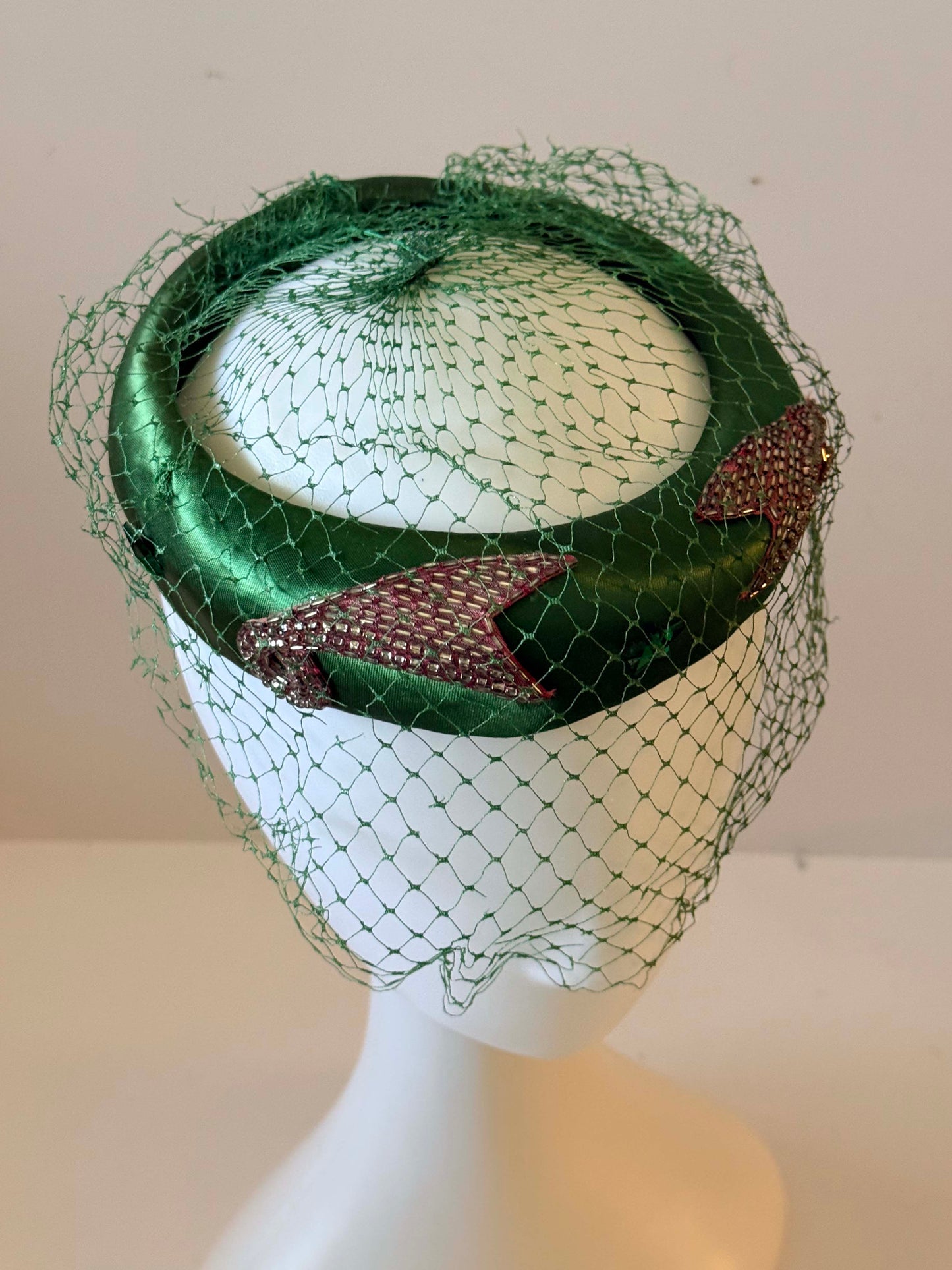 1950s Emerald Green Satin Cocktail Hat with Veil and Rhinestone Trim Vintage Mid-Century Halo Hat