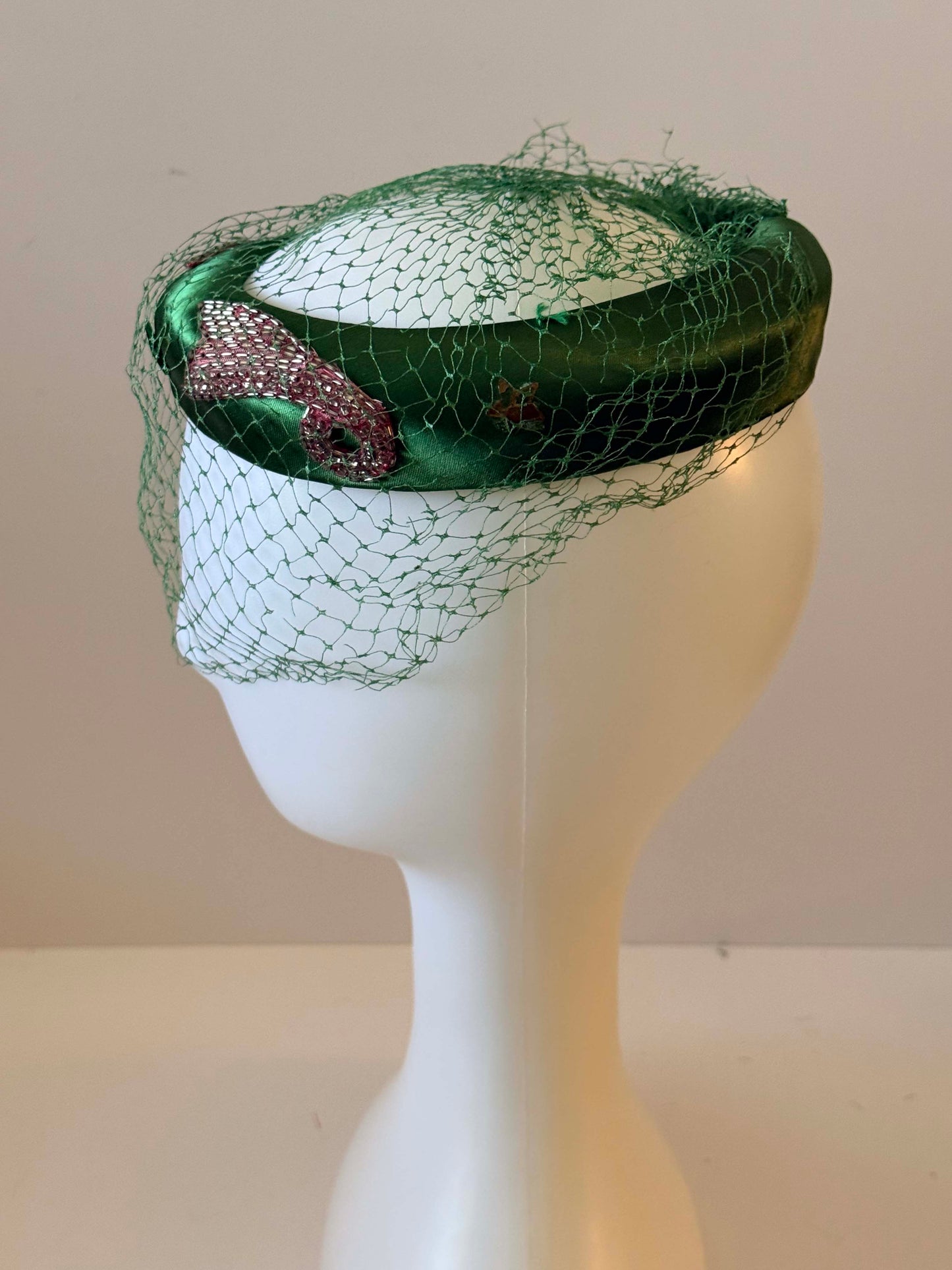 1950s Emerald Green Satin Cocktail Hat with Veil and Rhinestone Trim Vintage Mid-Century Halo Hat