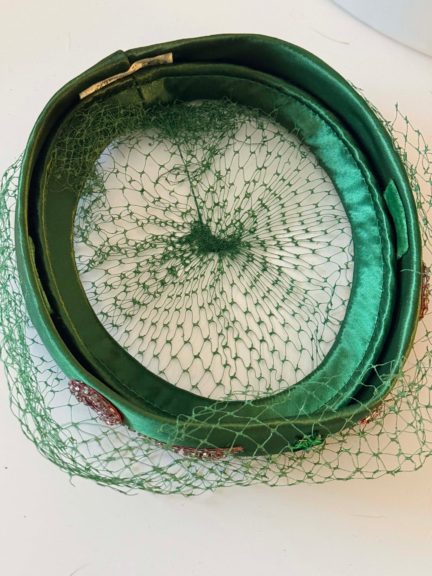 1950s Emerald Green Satin Cocktail Hat with Veil and Rhinestone Trim Vintage Mid-Century Halo Hat