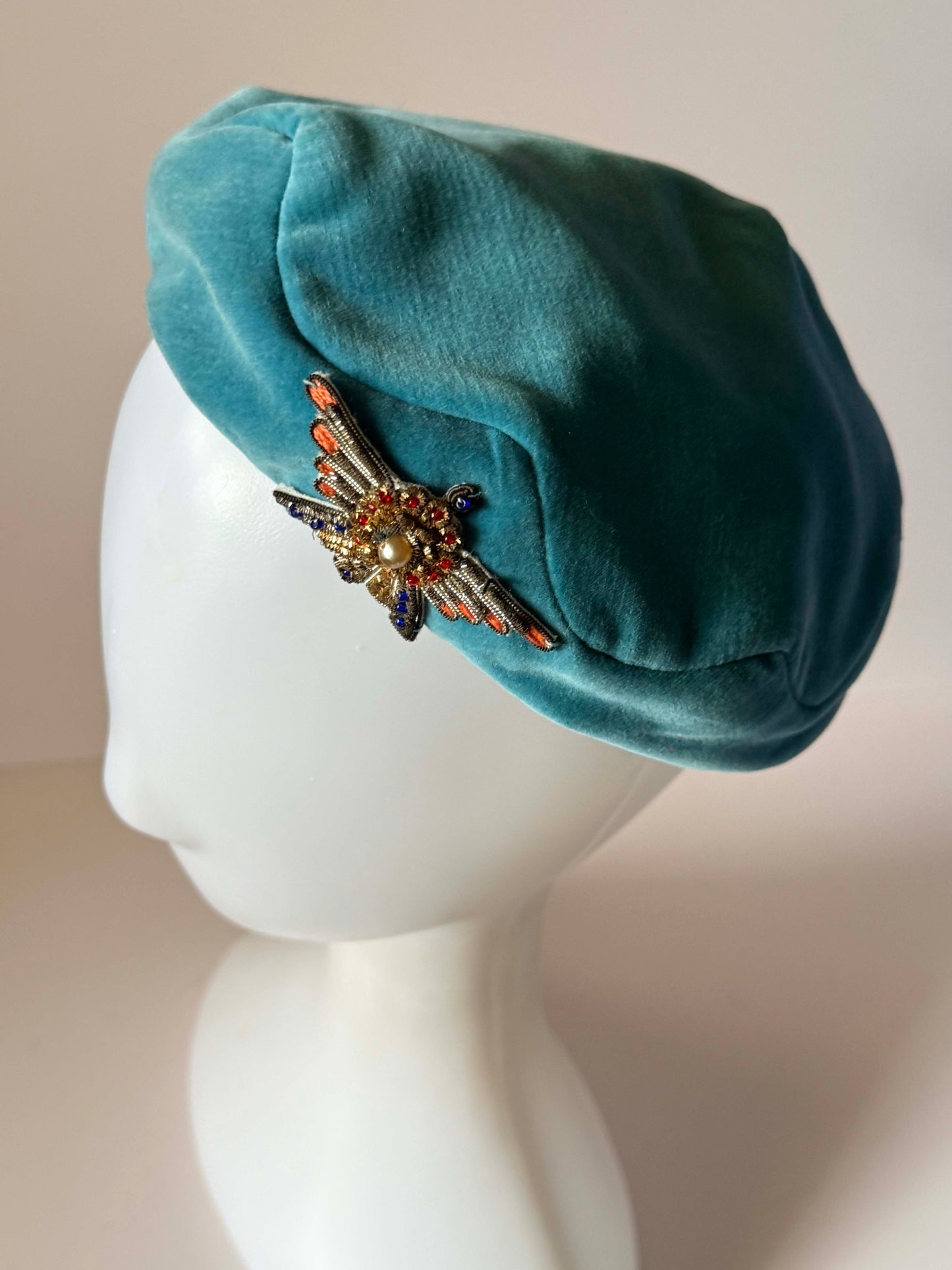 Vintage 1940s Turquoise Velvet Tilt Hat Jeweled Bird Appliqué Blue Cocktail Hat Sculpted WWII Era Millinery