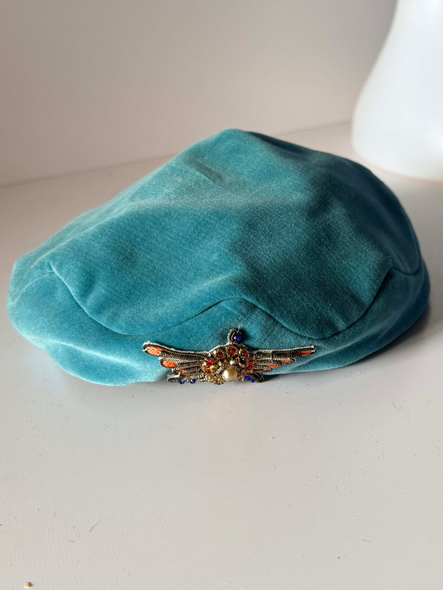 Vintage 1940s Turquoise Velvet Tilt Hat Jeweled Bird Appliqué Blue Cocktail Hat Sculpted WWII Era Millinery