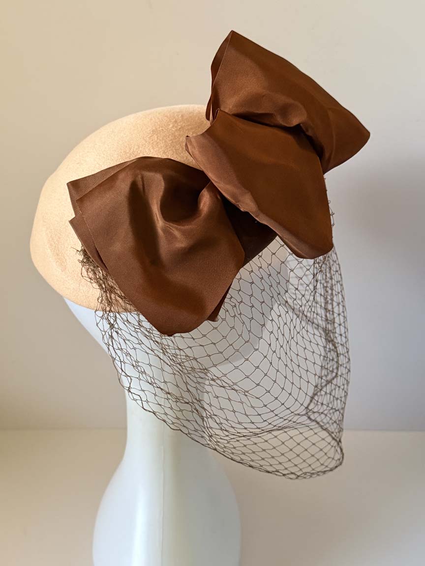 Vintage 1940s Peach Wool Felt Tilt Hat Chocolate Brown Satin Bow Face Veil Women's WWII Era Millinery