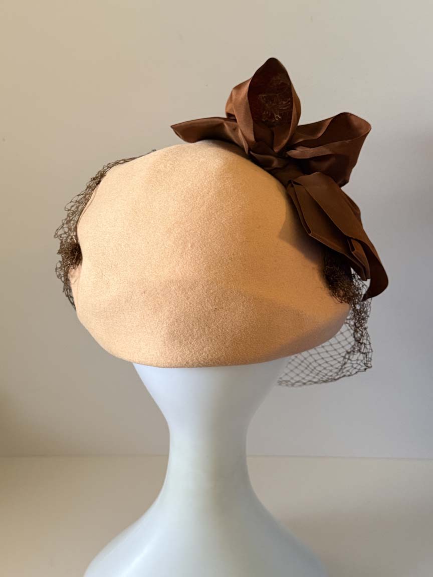 Vintage 1940s Peach Wool Felt Tilt Hat Chocolate Brown Satin Bow Face Veil Women's WWII Era Millinery