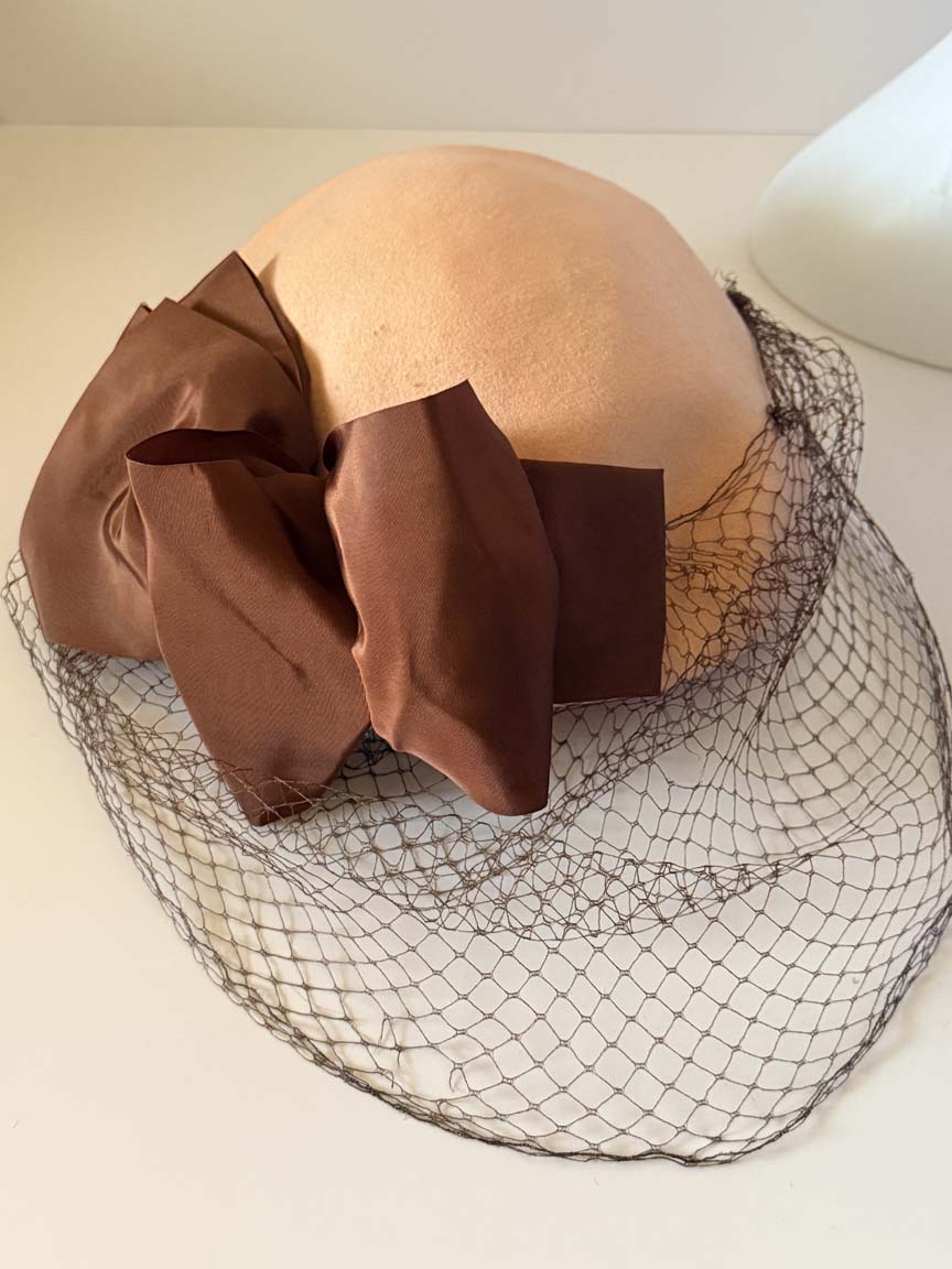Vintage 1940s Peach Wool Felt Tilt Hat Chocolate Brown Satin Bow Face Veil Women's WWII Era Millinery