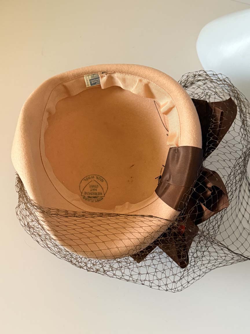 Vintage 1940s Peach Wool Felt Tilt Hat Chocolate Brown Satin Bow Face Veil Women's WWII Era Millinery