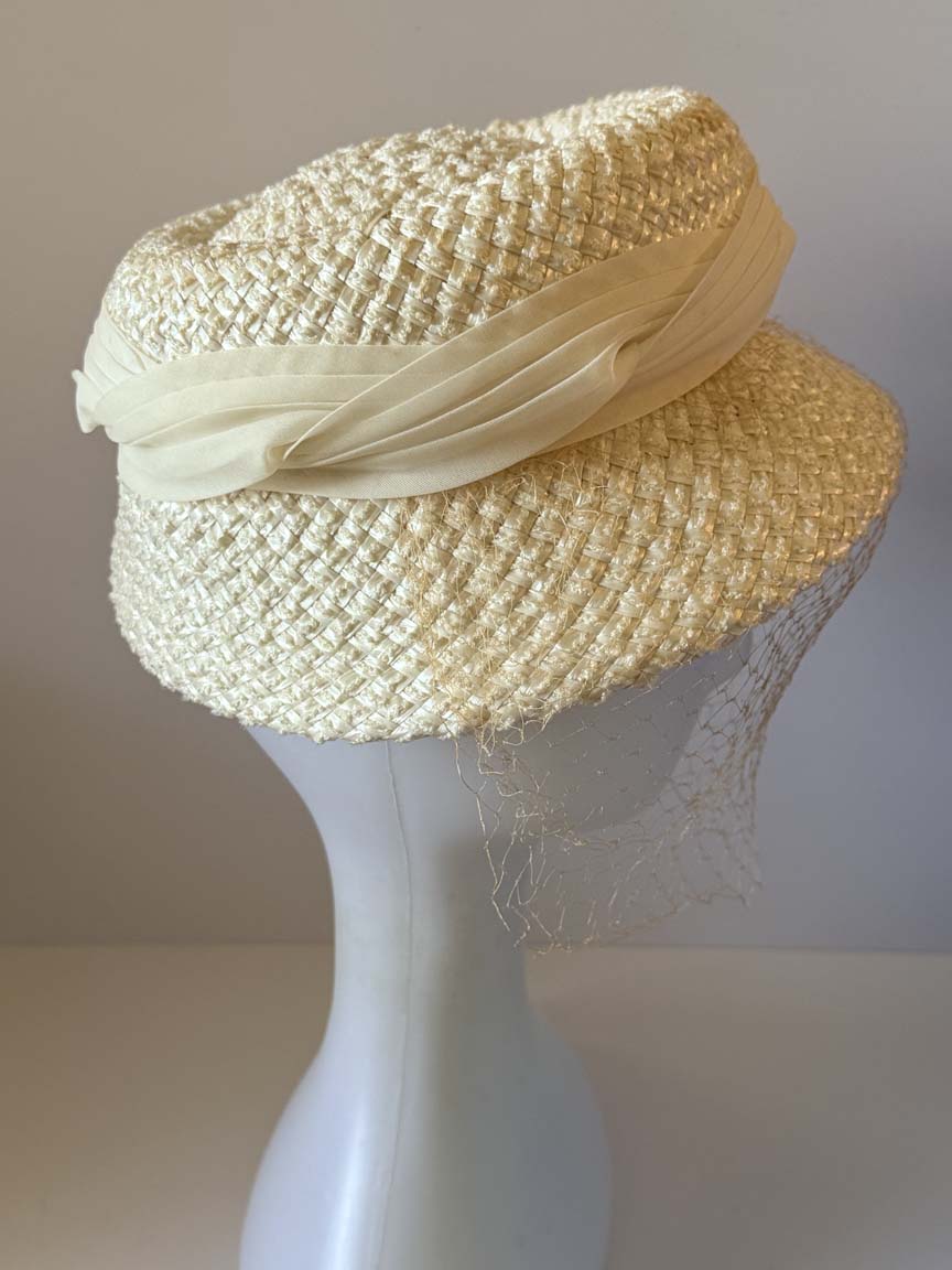 Vintage 1950s Ivory Straw Hat Draped Chiffon Band Birdcage Veil Brimmed Women's Wedding Bridal Cocktail Hat