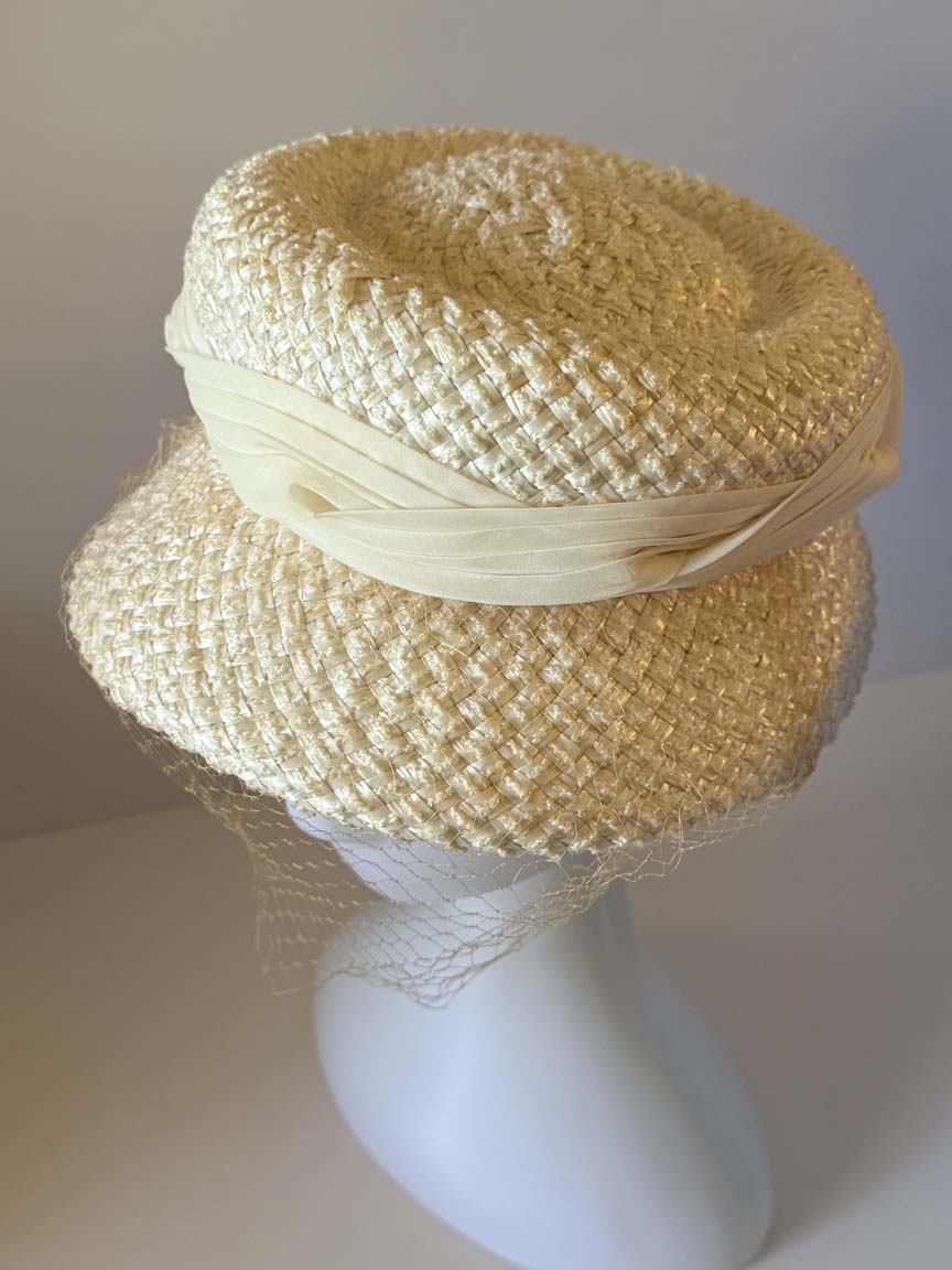 Vintage 1950s Ivory Straw Hat Draped Chiffon Band Birdcage Veil Brimmed Women's Wedding Bridal Cocktail Hat